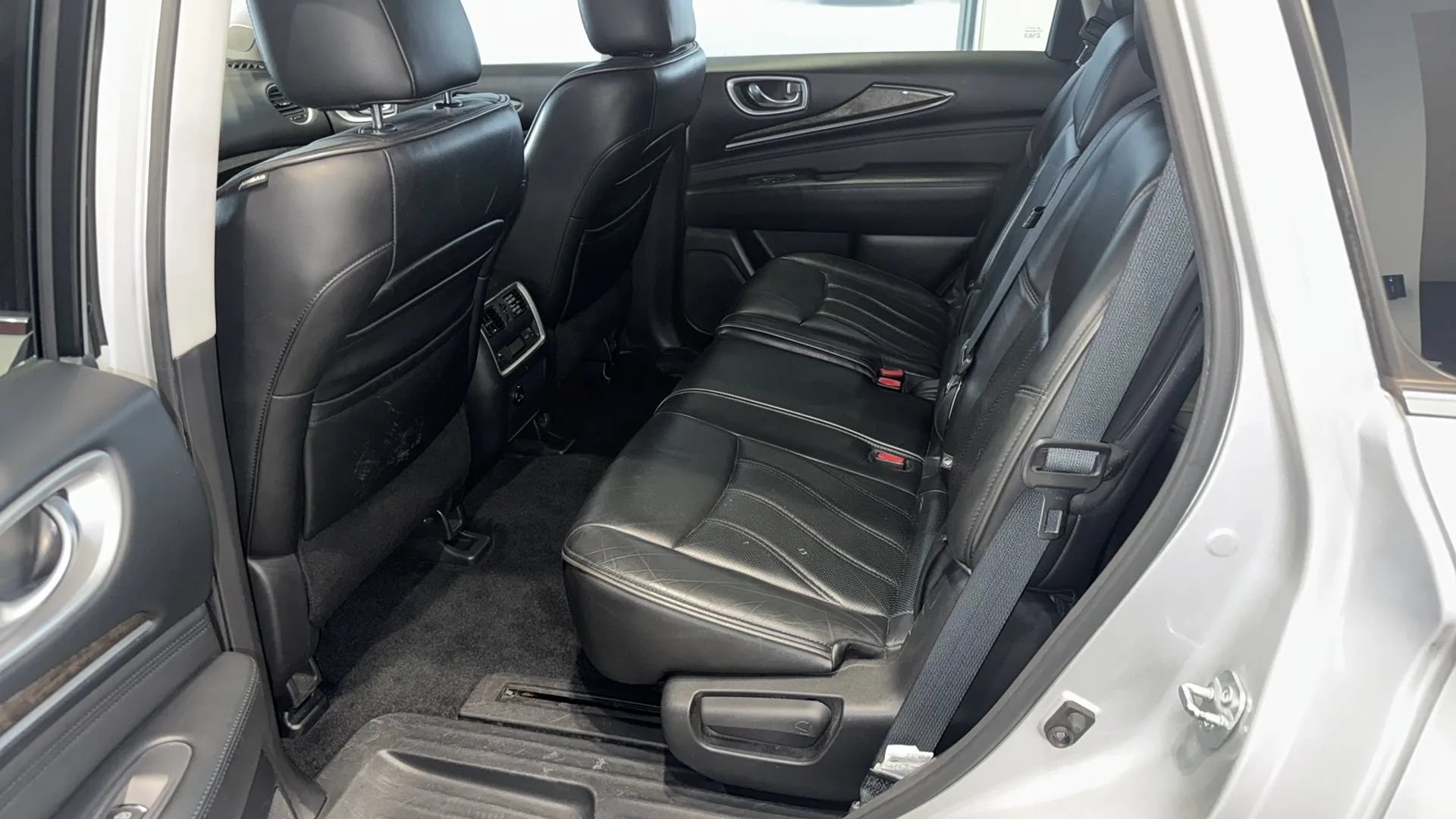 Used 2015 INFINITI QX60 Luxe w/ Premium Plus Package AWD/4WD image 37