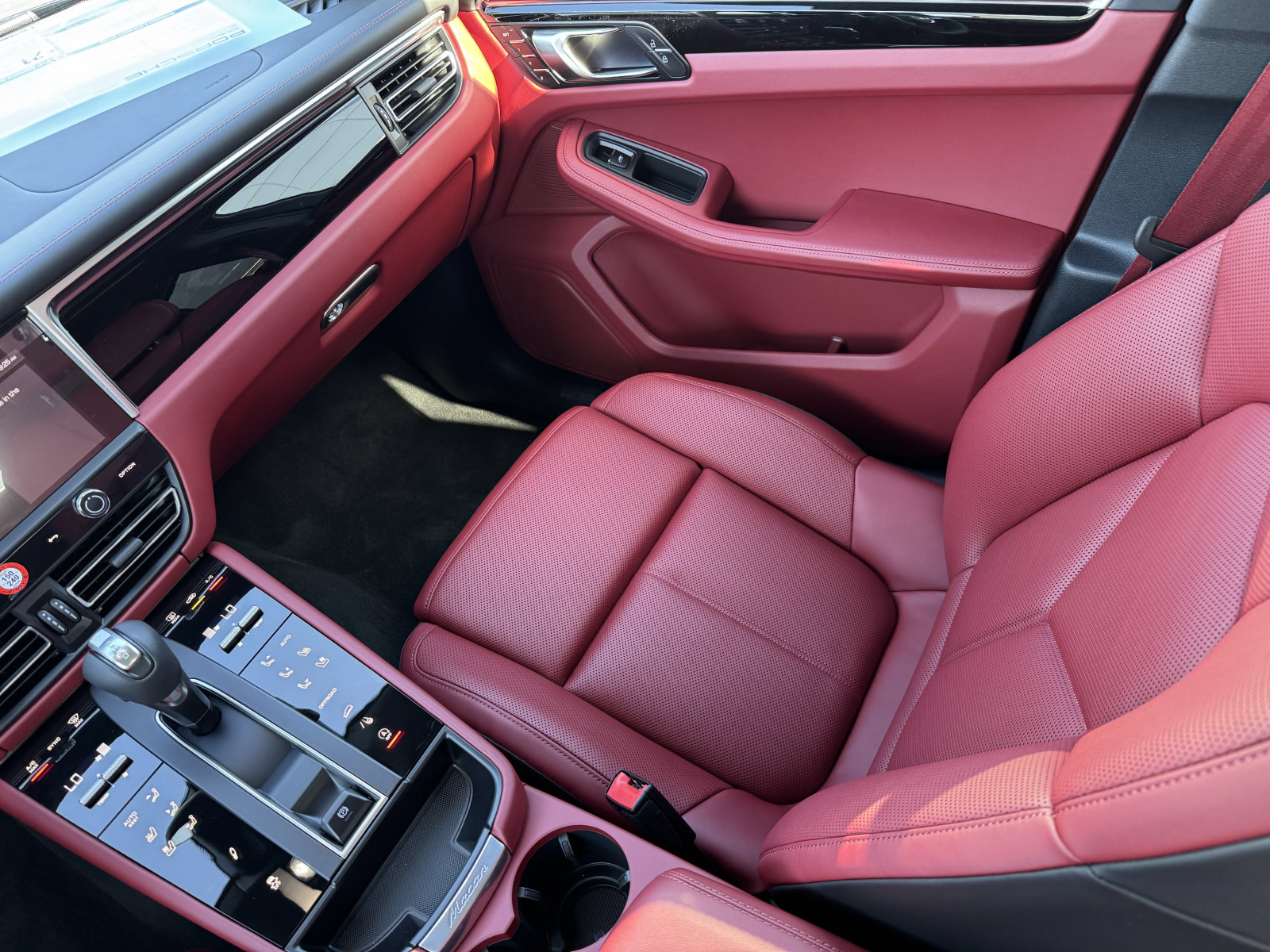 New 2025 Porsche Macan AWD/4WD image 20
