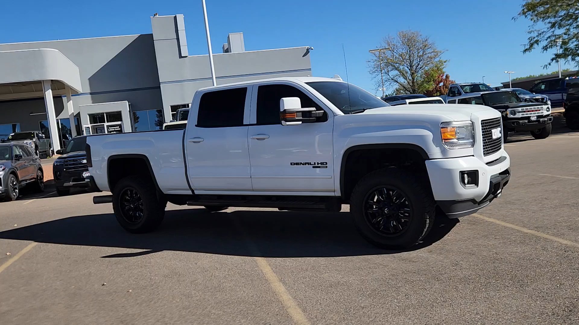 Used 2015 GMC Sierra 2500 Denali w/ Duramax Plus Package AWD/4WD image 8