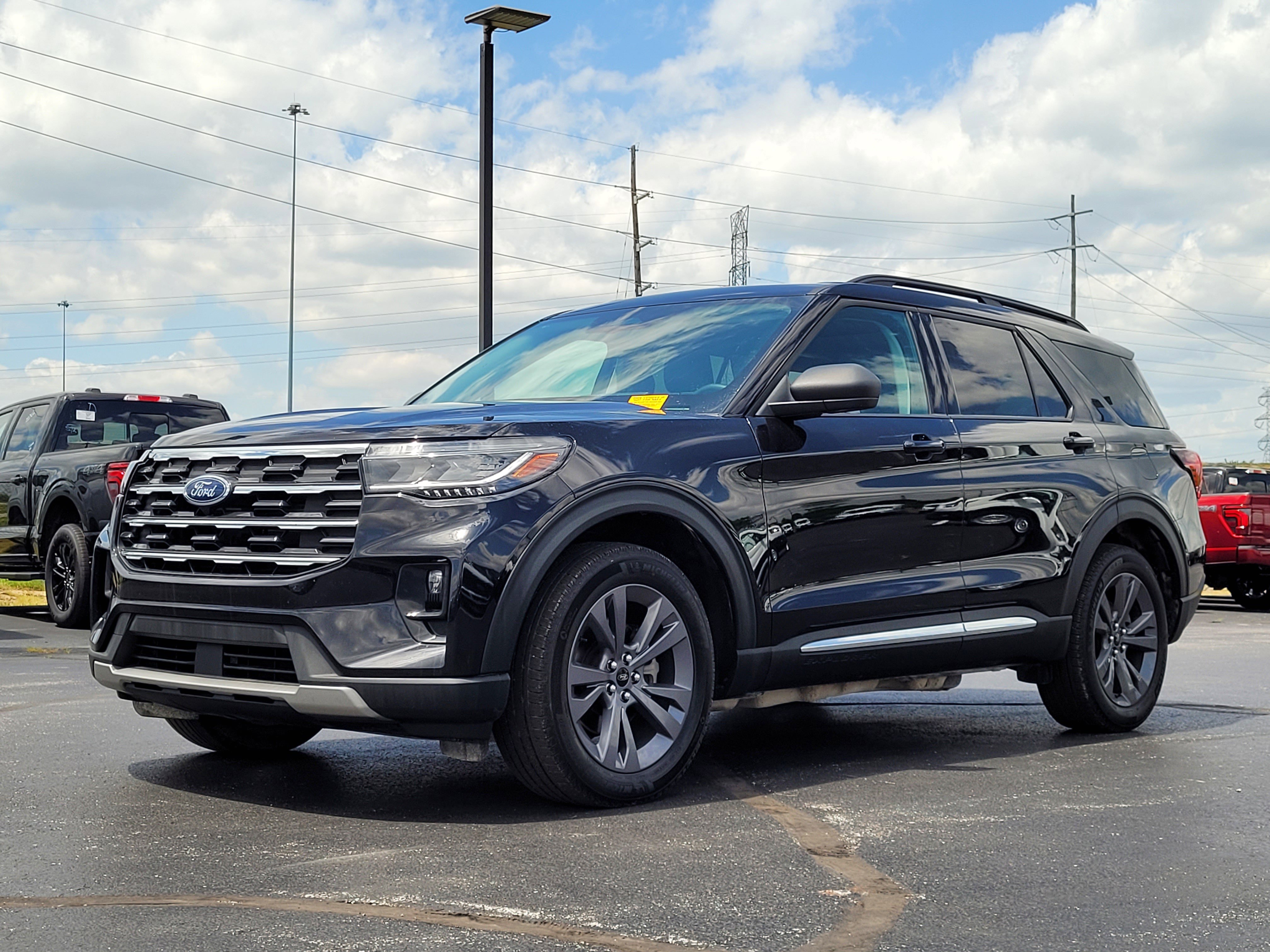 Used 2025 Ford Explorer Active w/ Active Comfort Package AWD/4WD image 8