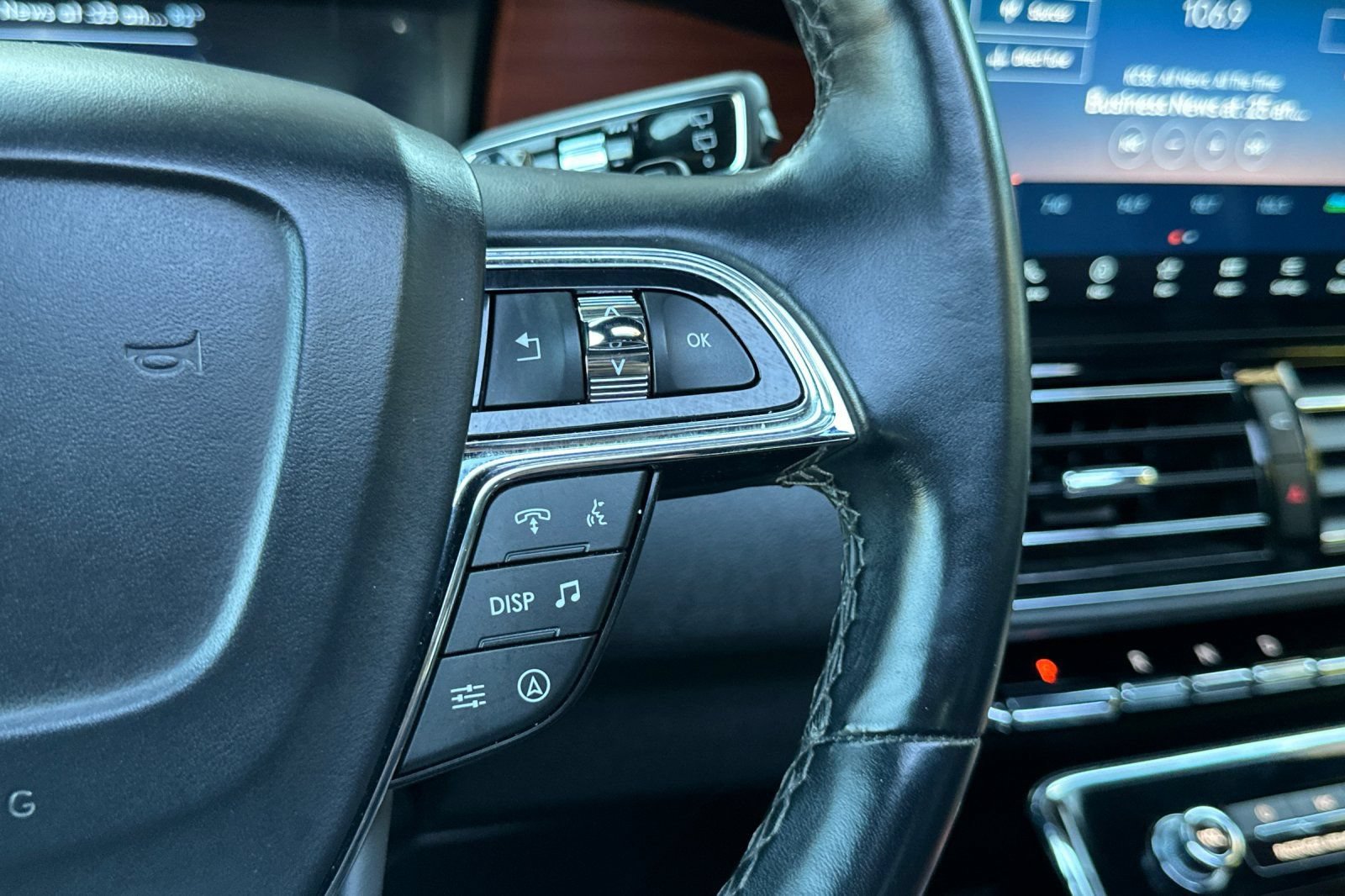Used 2024 Lincoln Navigator Premiere AWD/4WD image 39