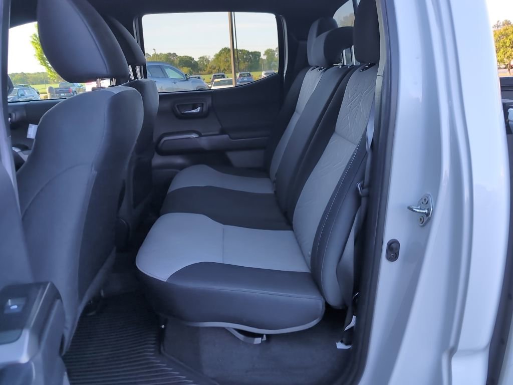 Used 2022 Toyota Tacoma TRD Sport w/ Technology Package image 11