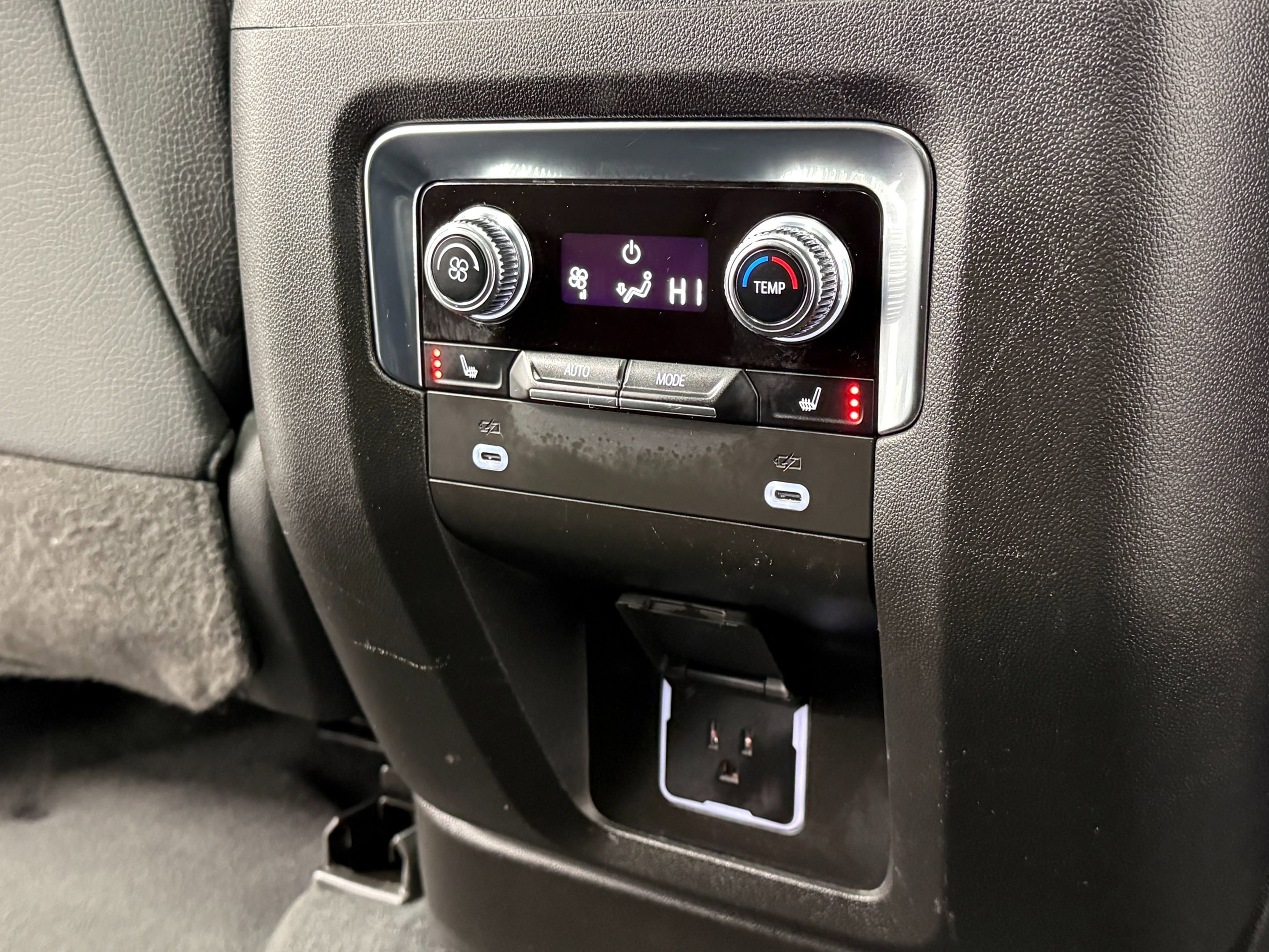 Used 2023 GMC Yukon Denali AWD/4WD image 33