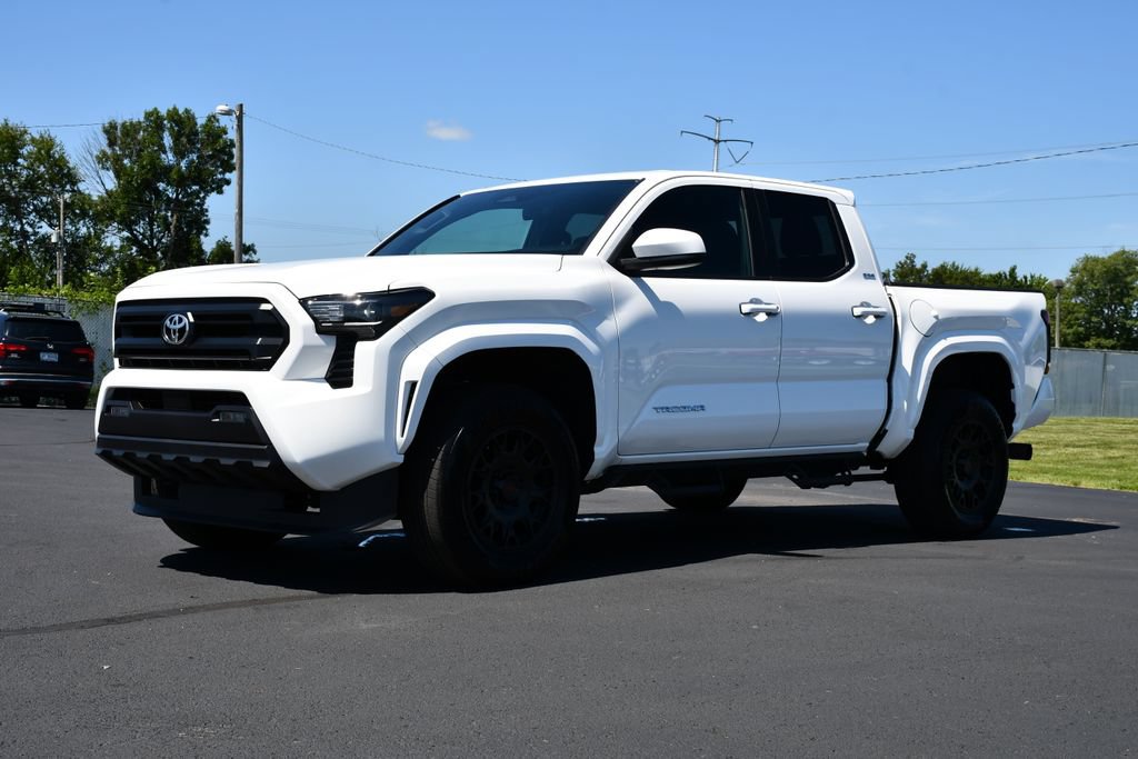 Used 2025 Toyota Tacoma SR5 AWD/4WD image 3