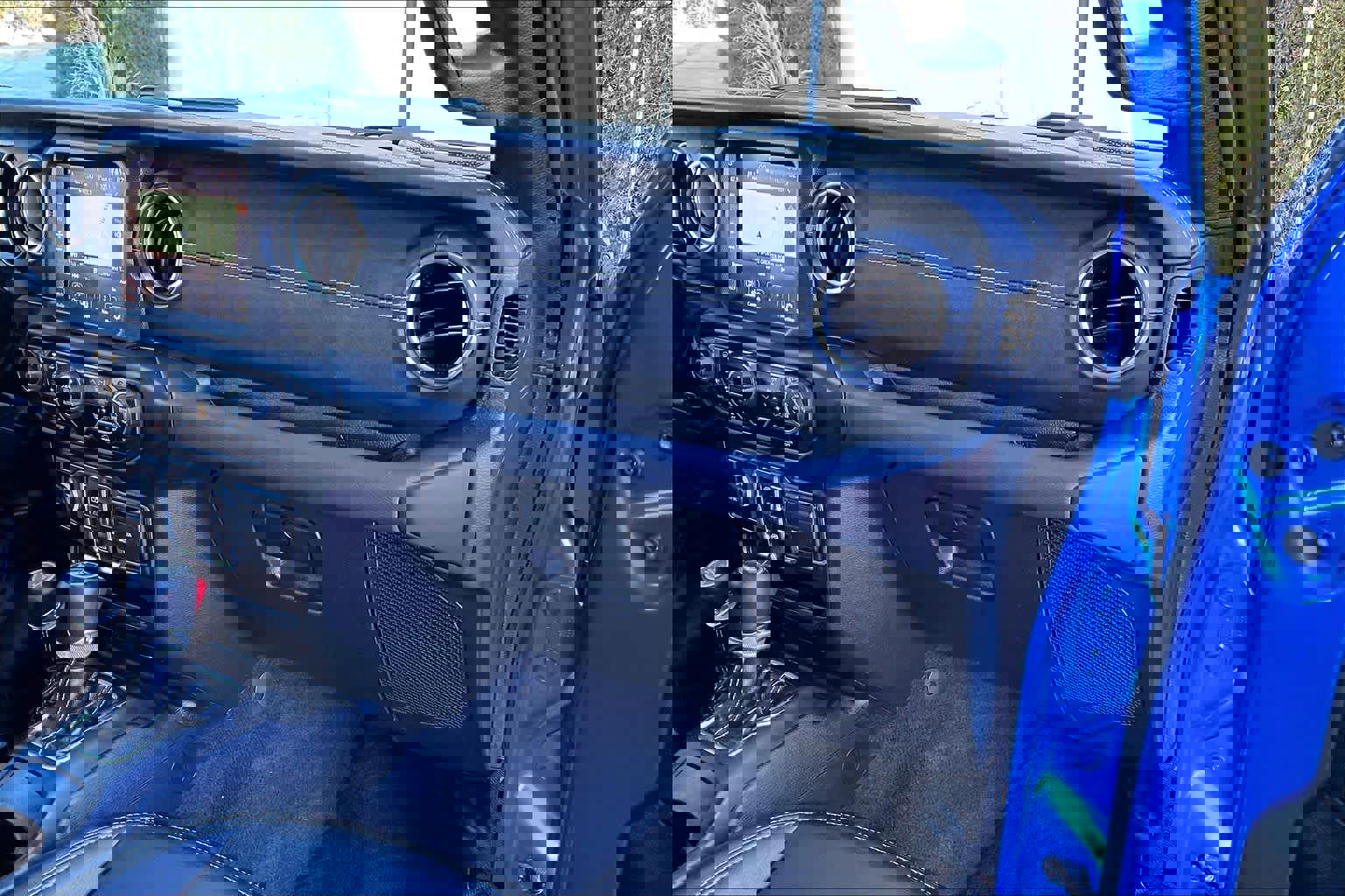 Used 2022 Jeep Wrangler Unlimited Sahara w/ Cold Weather Group image 18