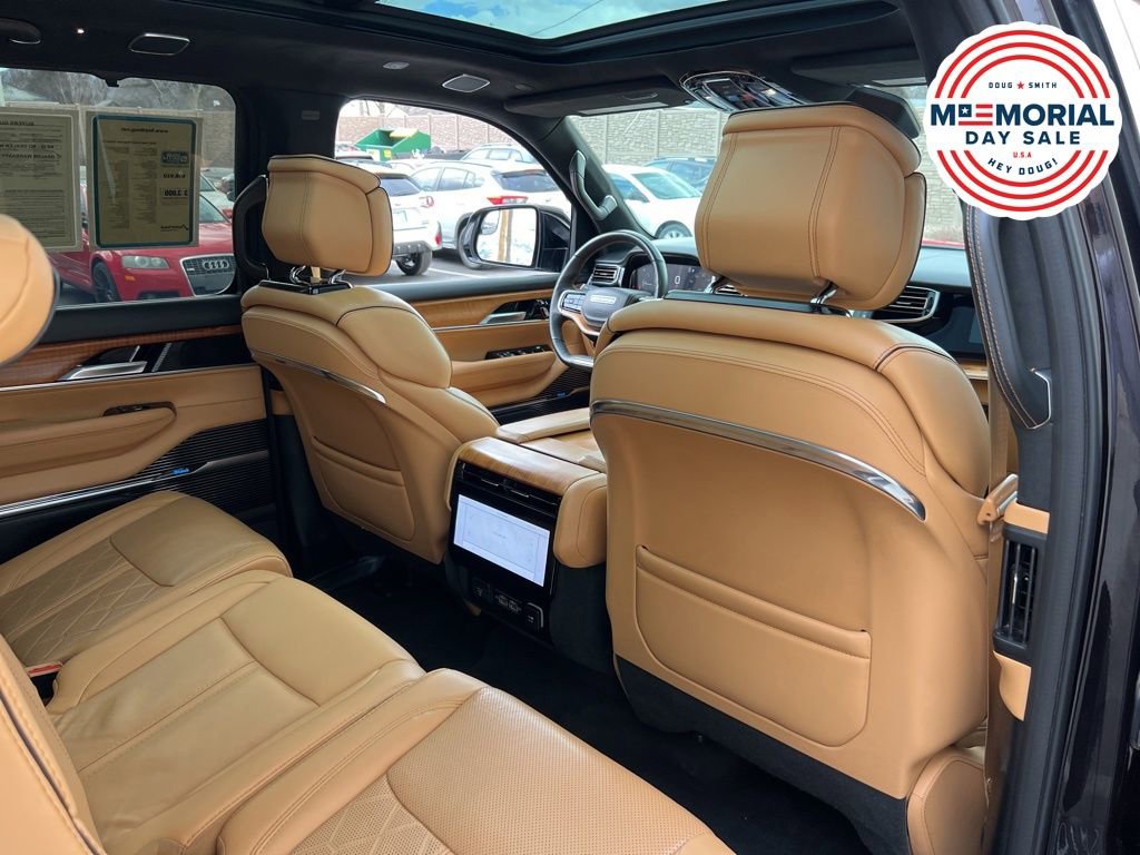 Used 2023 Jeep Grand Wagoneer Series III AWD/4WD image 30