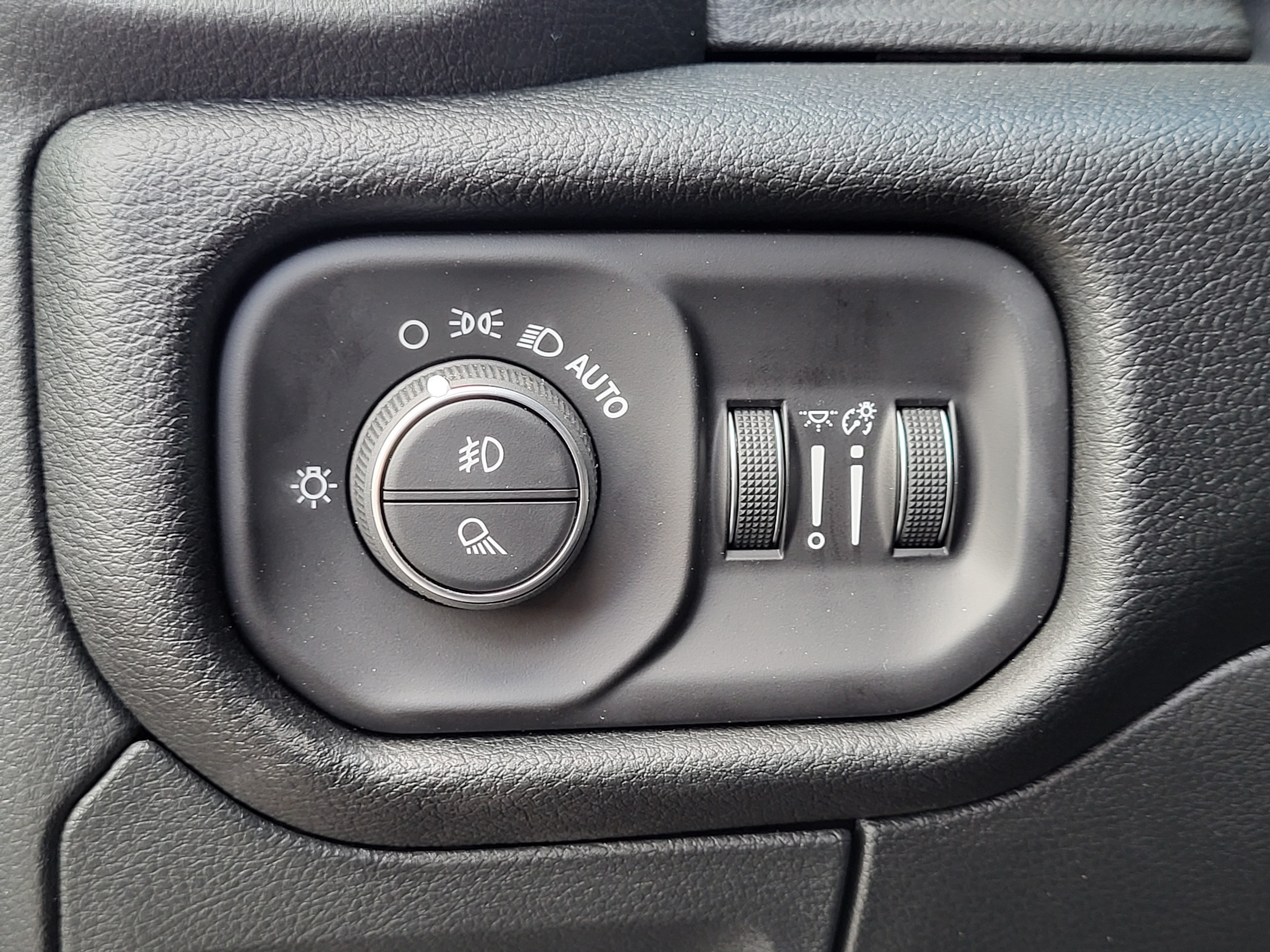 New 2026 RAM 1500 Big Horn AWD/4WD image 9
