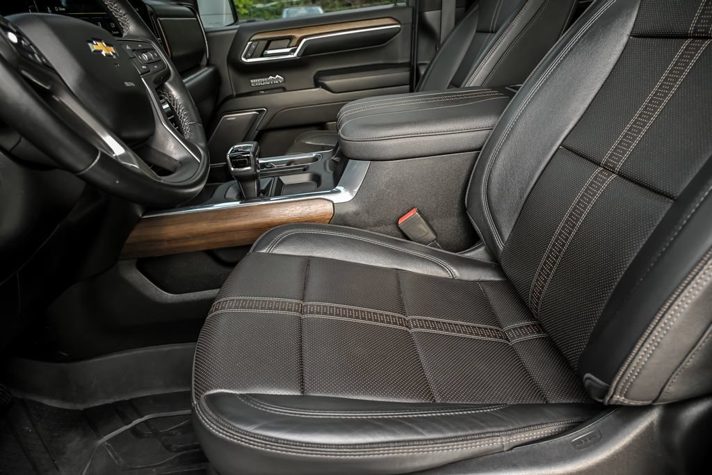 Used 2023 Chevrolet Silverado 1500 High Country w/ High Country Premium Package AWD/4WD image 14