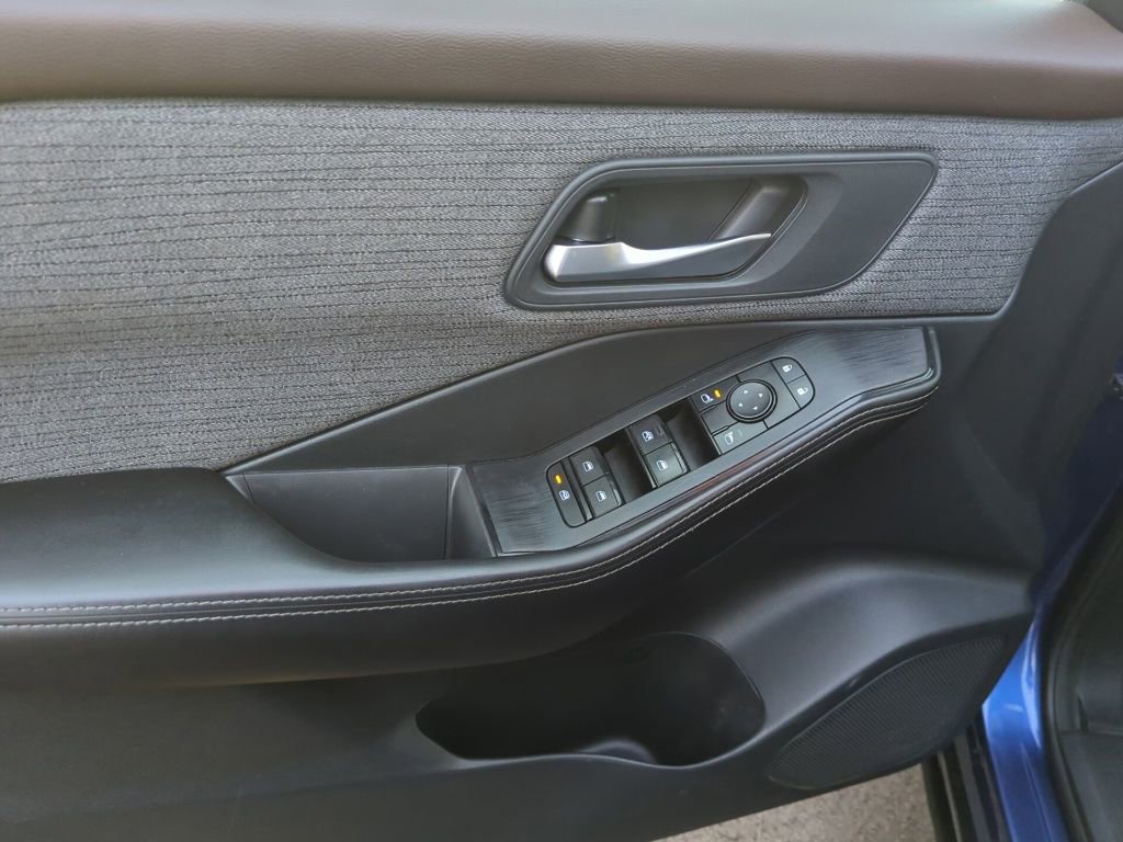 Used 2021 Nissan Rogue SV image 8