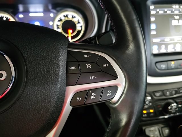 Used 2018 Jeep Cherokee Overland w/ Technology Group AWD/4WD image 26