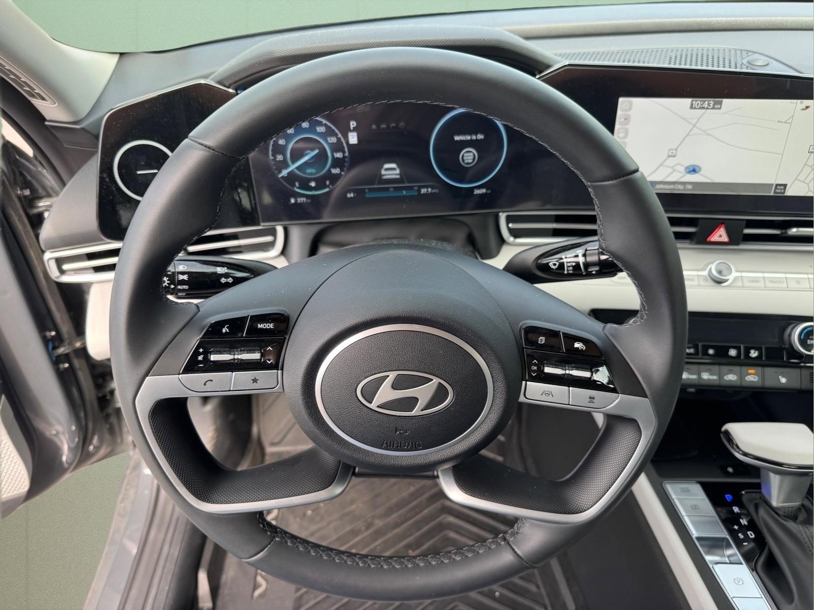 Used 2025 Hyundai Elantra Limited FWD image 26