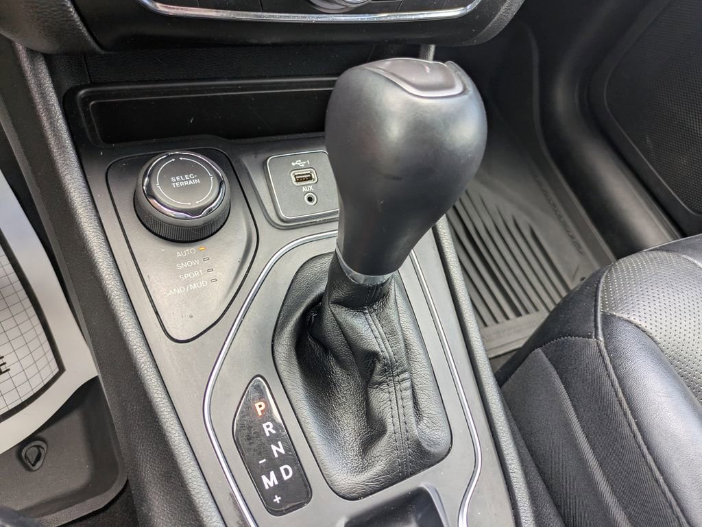 Used 2022 Jeep Cherokee Latitude Lux w/ Mopar Interior Package image 15