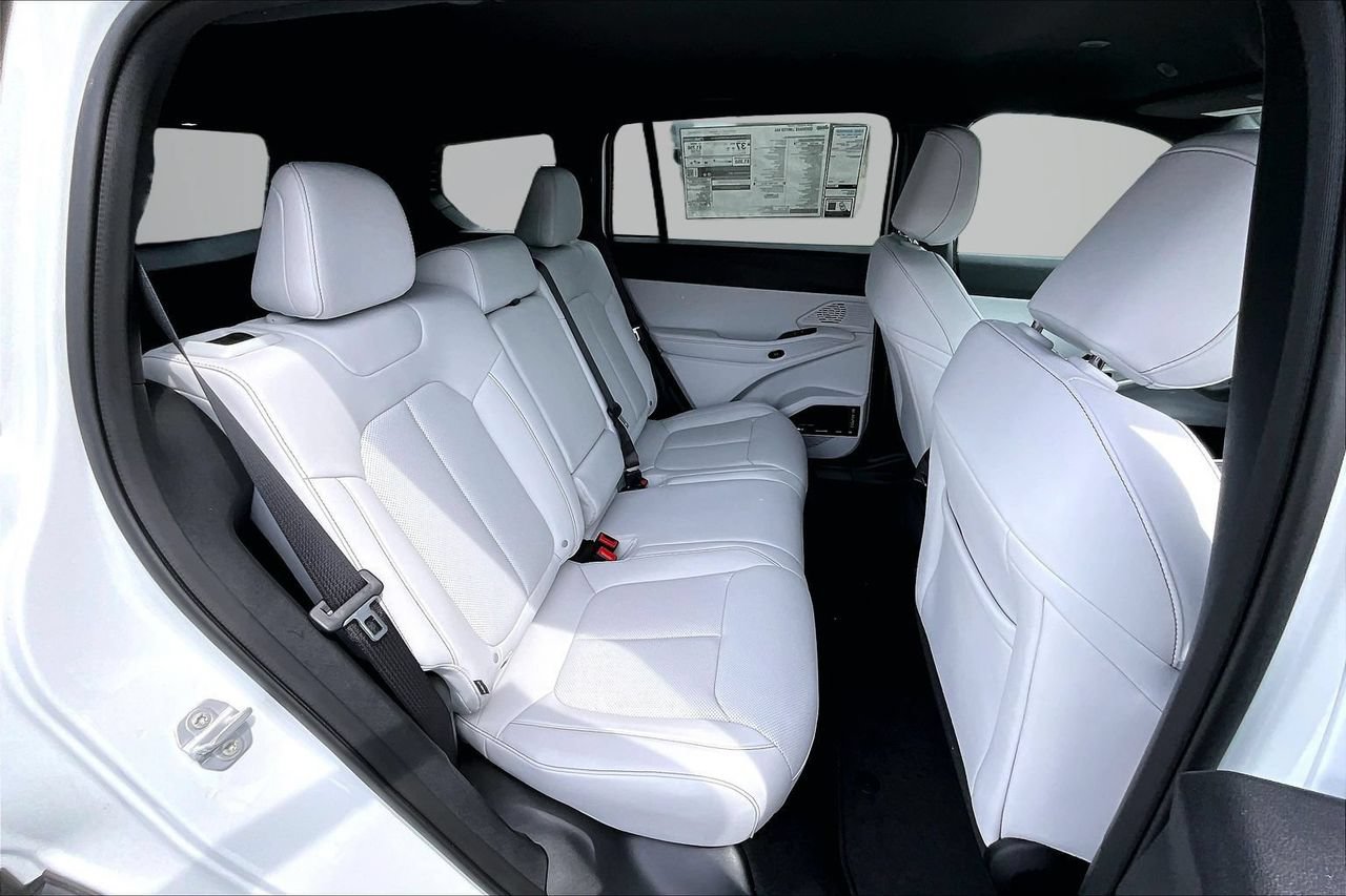 New 2026 Jeep Cherokee Limited AWD/4WD image 18