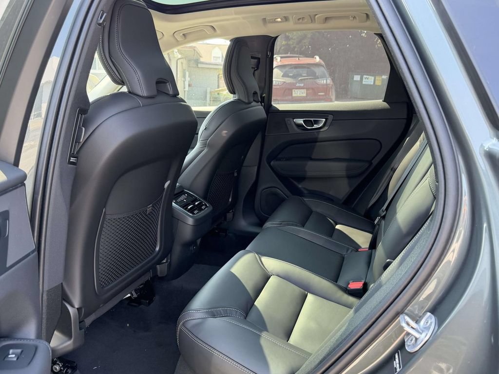 New 2026 Volvo XC60 B5 Ultra w/ Protection Package Premier AWD/4WD image 14