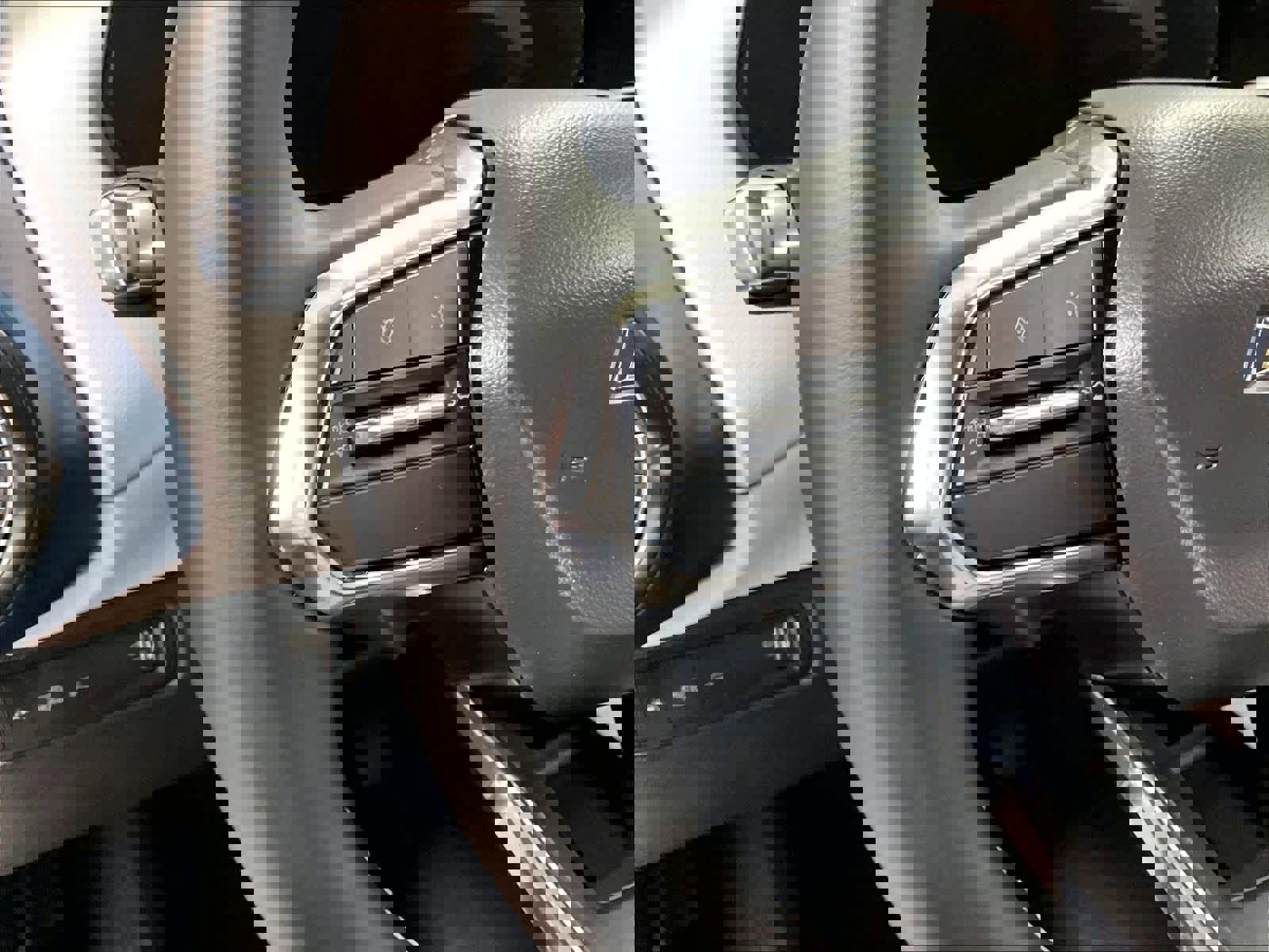 Used 2025 Chevrolet Equinox EV LT image 23