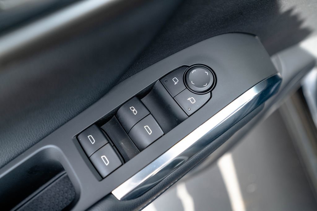 Used 2025 Chevrolet Traverse LT FWD image 19