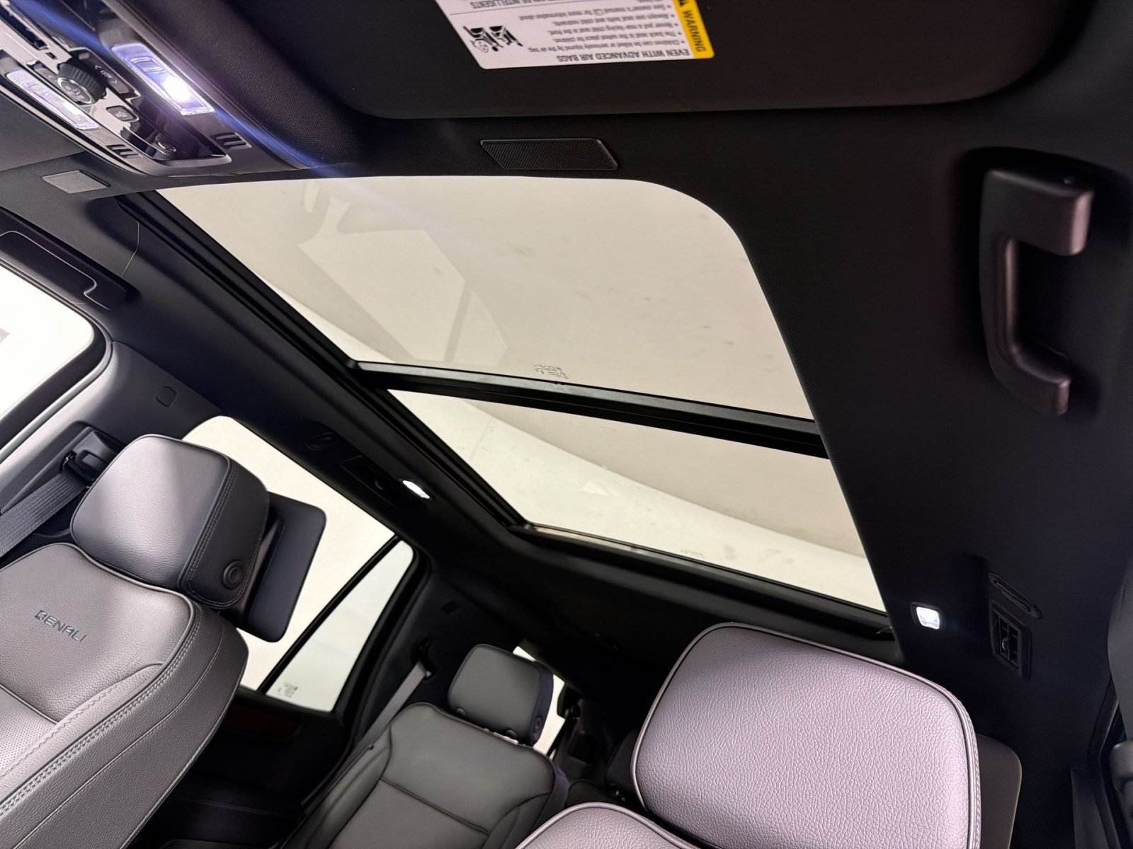 New 2026 GMC Yukon Denali w/ Denali Reserve Package AWD/4WD image 24