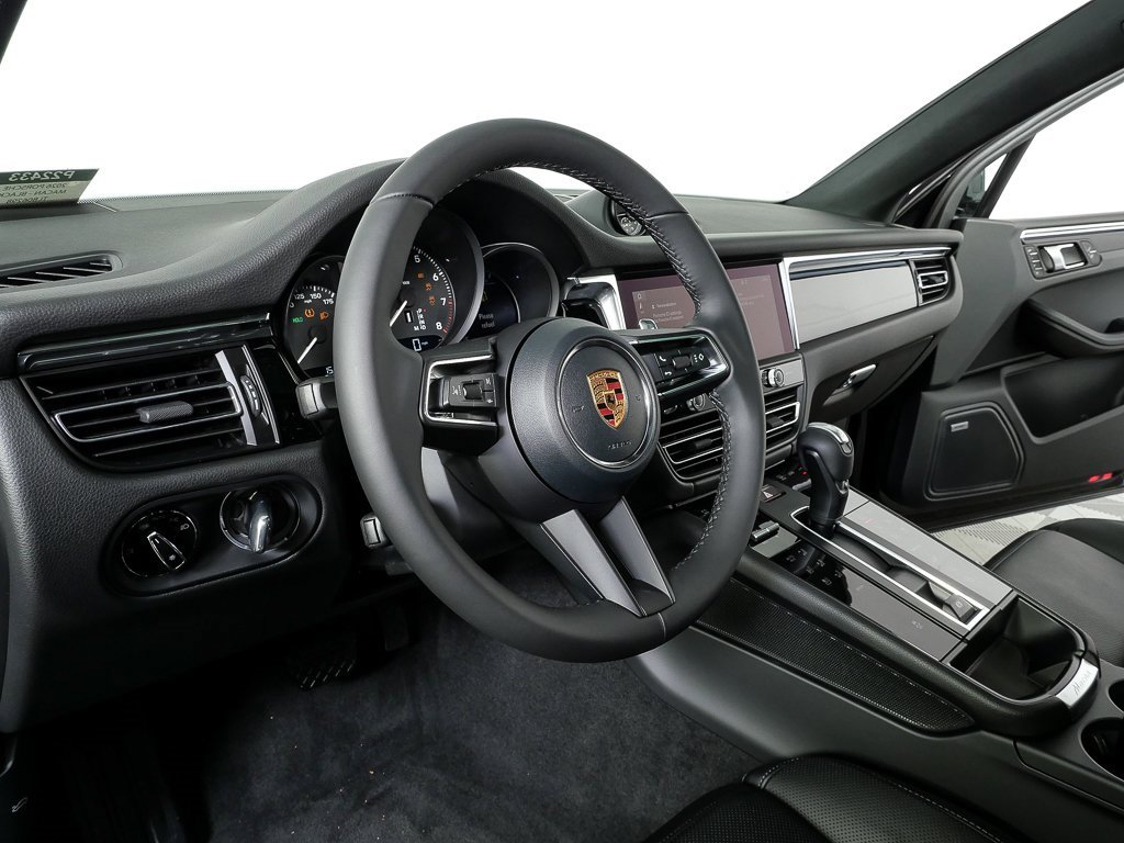 New 2026 Porsche Macan image 4