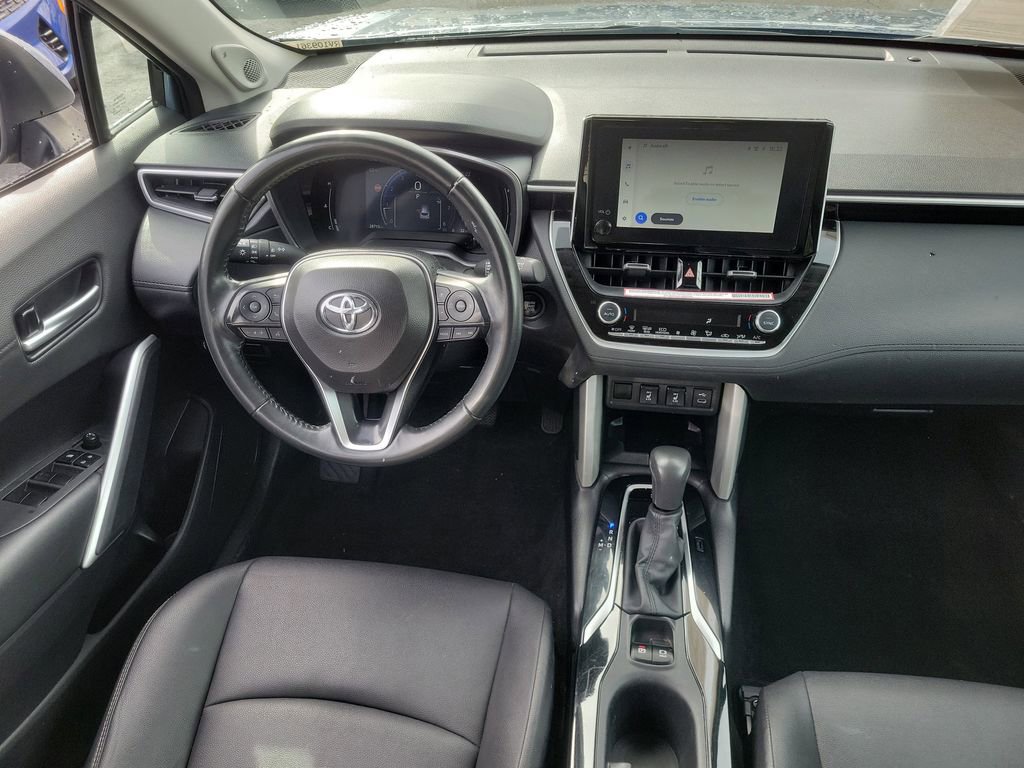 Used 2024 Toyota Corolla Cross XLE w/ Convenience Package image 11