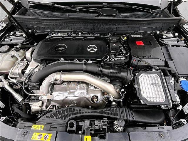 Used 2025 Mercedes-Benz GLB 250 image 11