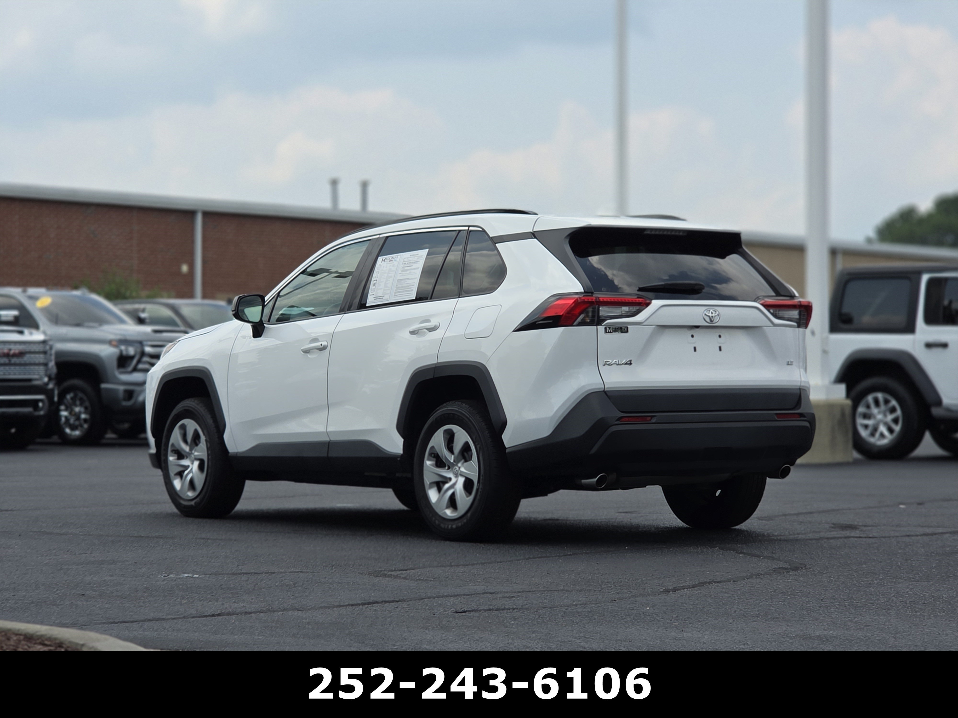 Used 2021 Toyota RAV4 LE FWD image 6