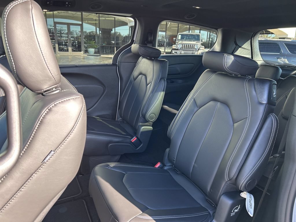New 2026 Chrysler Pacifica Select AWD/4WD image 24