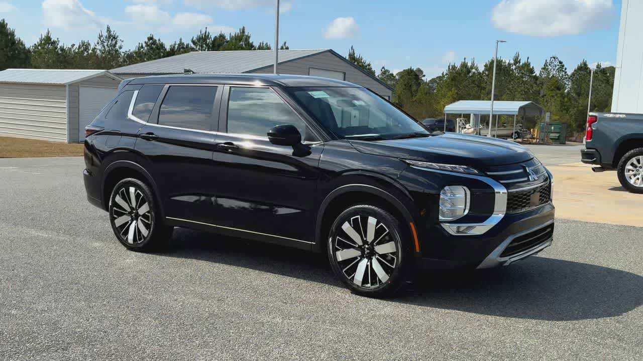 Used 2025 Mitsubishi Outlander SE