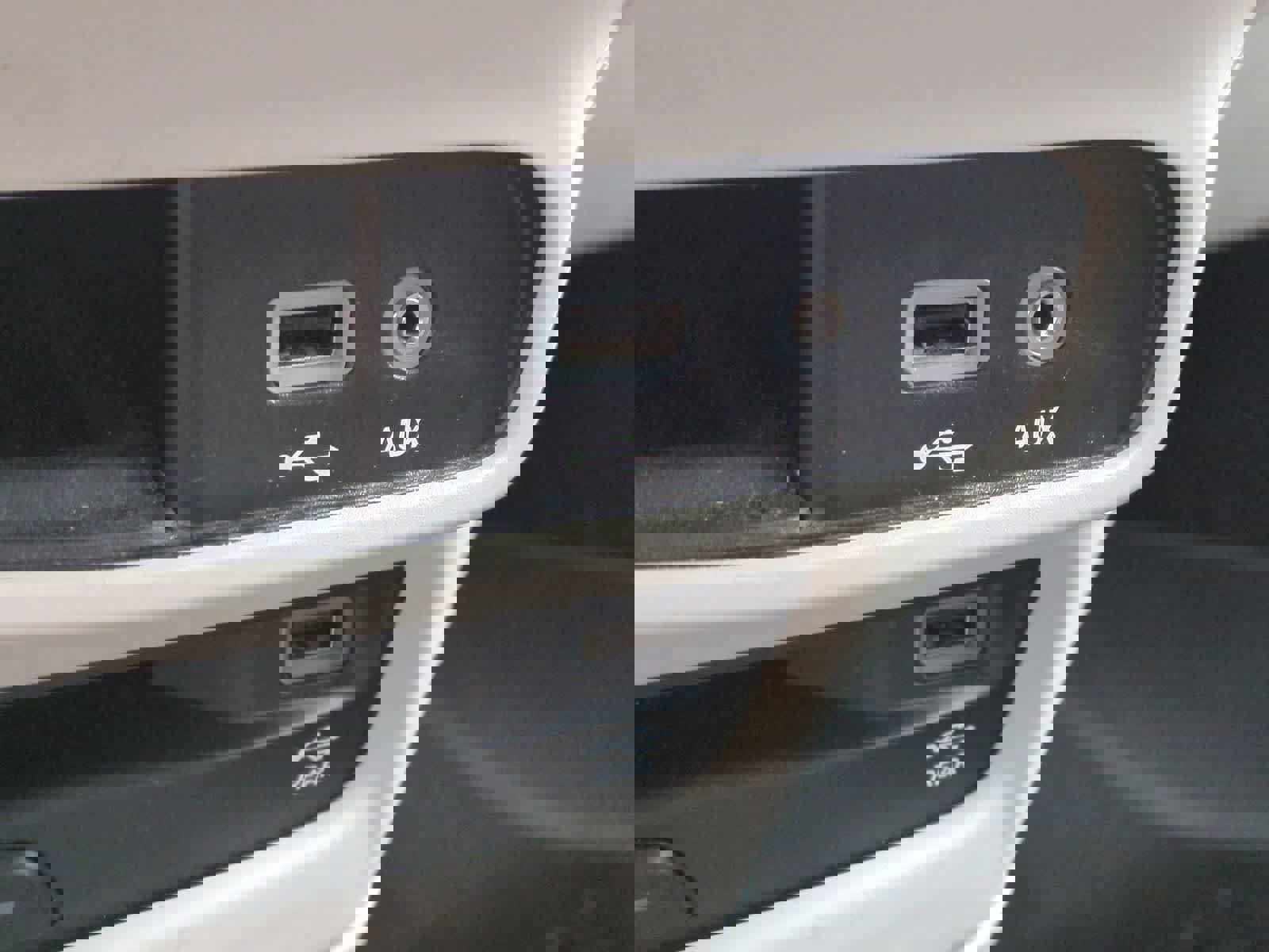 Used 2018 Chrysler Pacifica Touring-L Plus w/ Tire & Wheel Group image 31