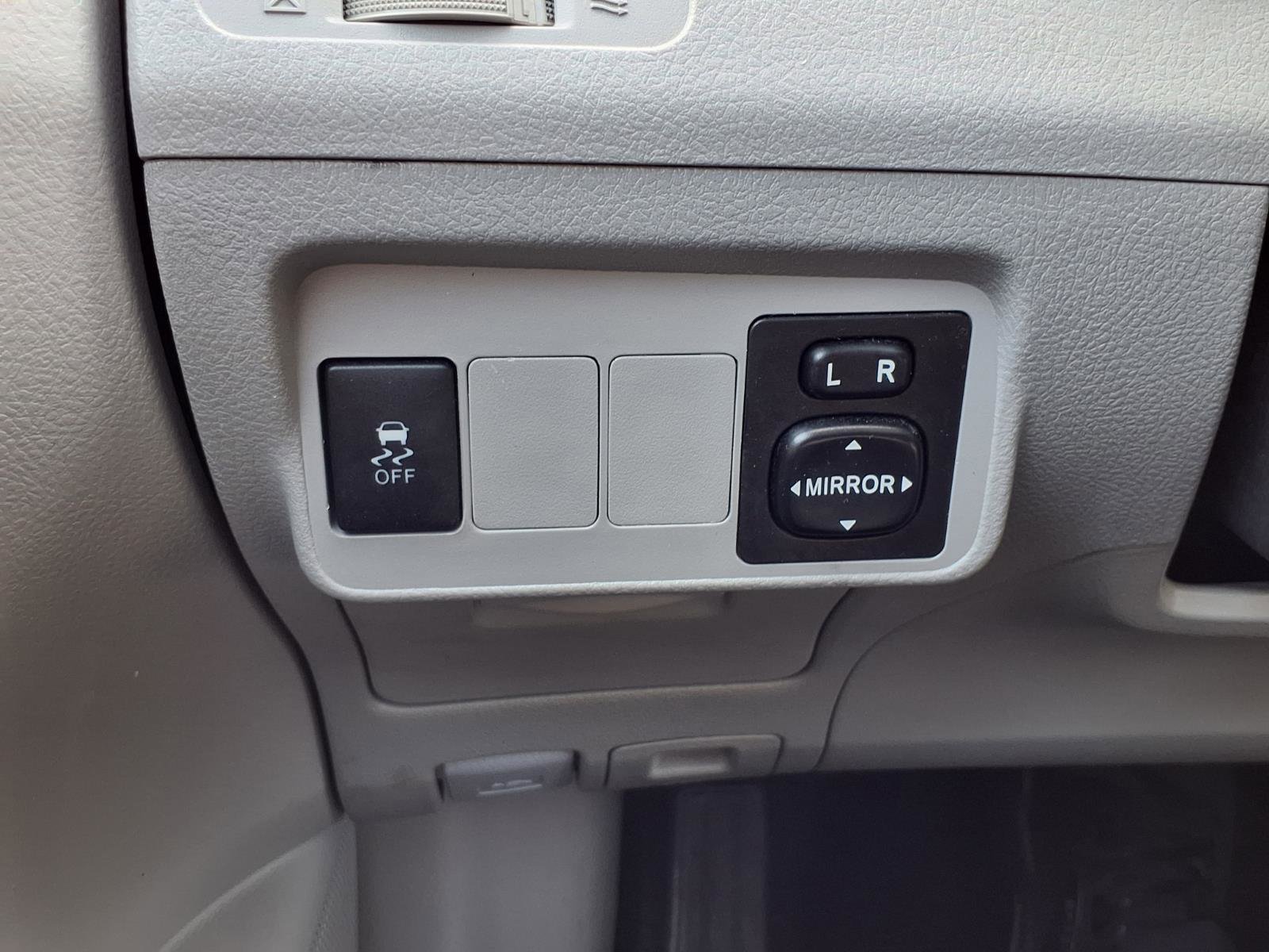 Used 2013 Toyota Corolla LE image 8
