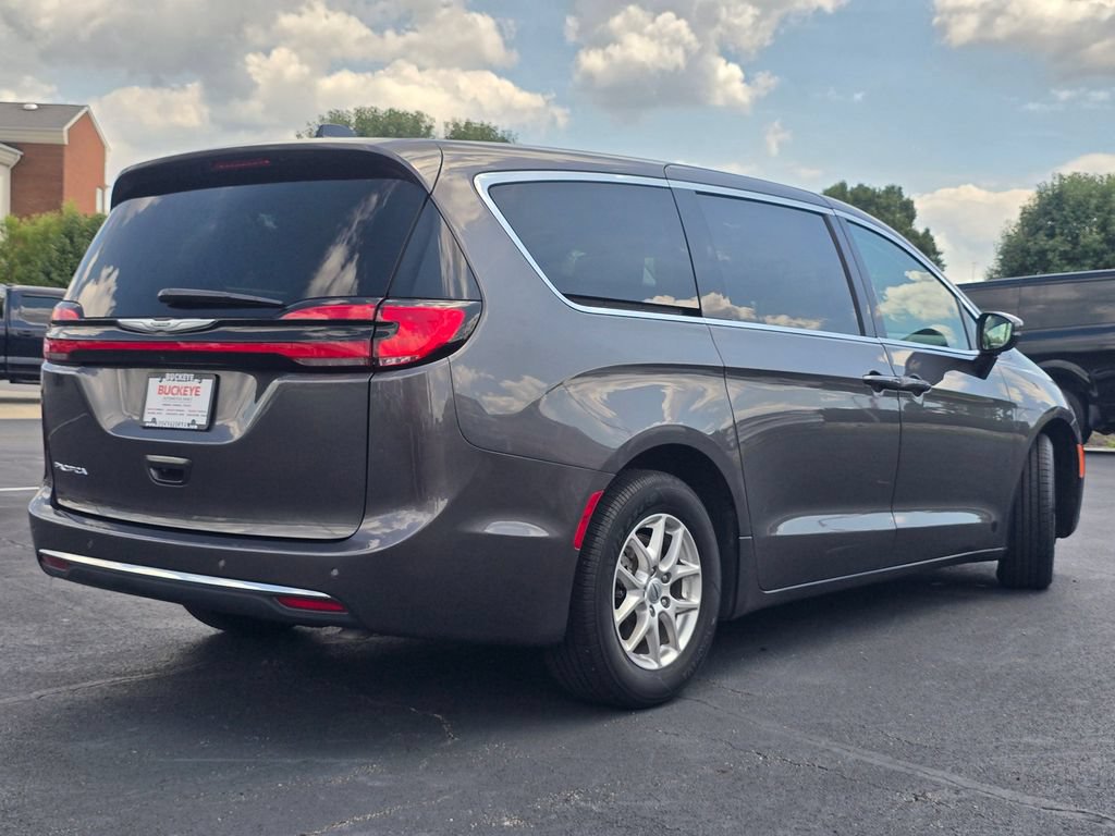Used 2023 Chrysler Pacifica Touring-L FWD image 8