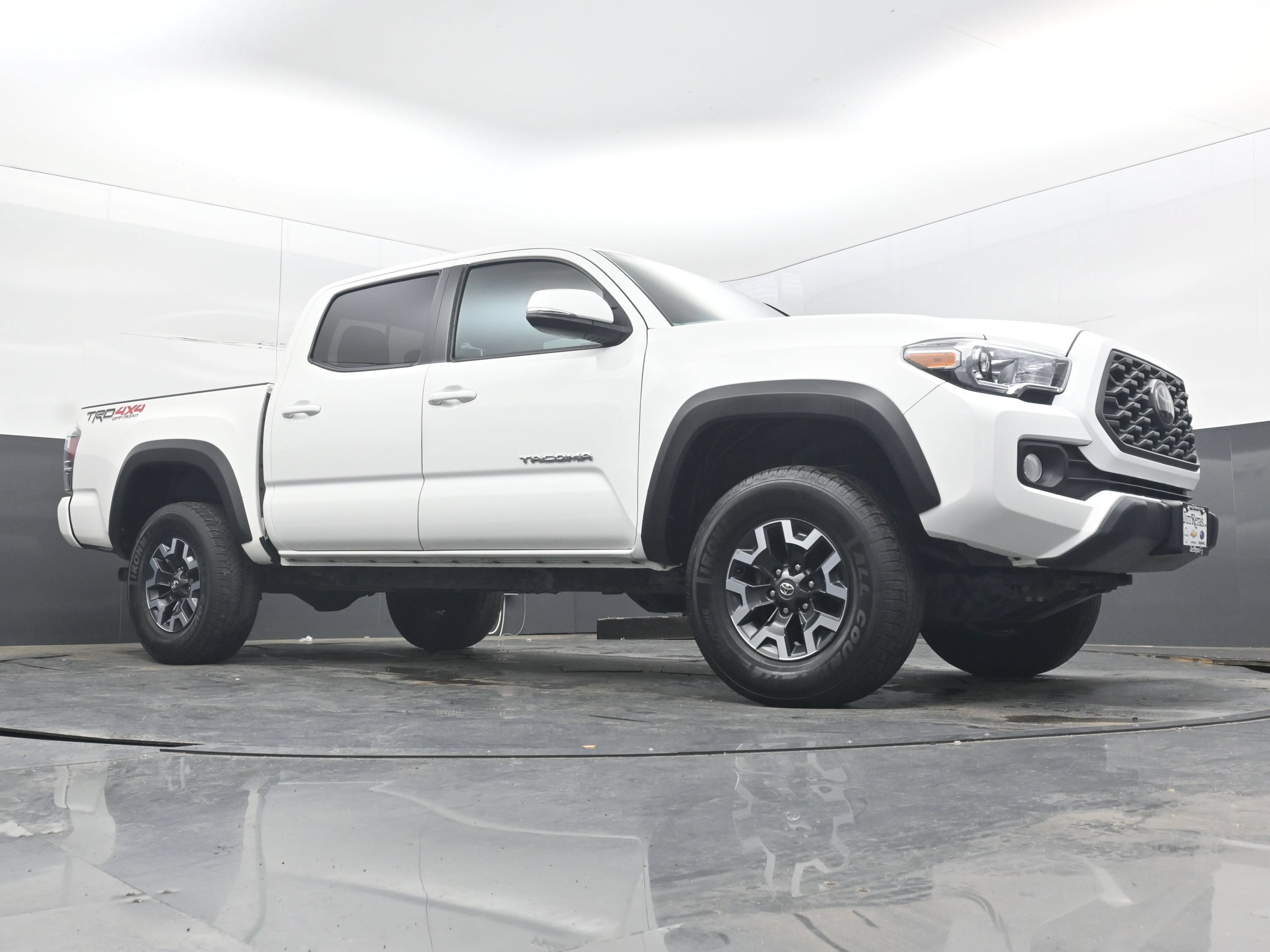 Used 2022 Toyota Tacoma TRD Off-Road w/ Technology Package AWD/4WD image 17
