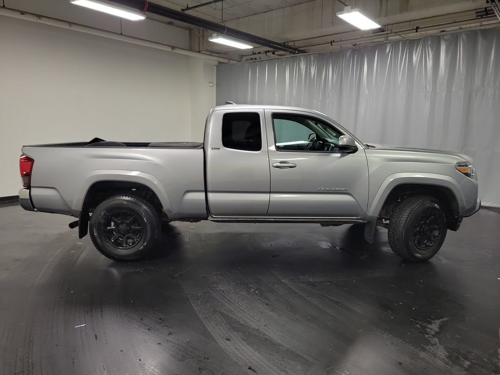 Used 2019 Toyota Tacoma SR5 w/ SR5 Appearance Package (SM) AWD/4WD image 9