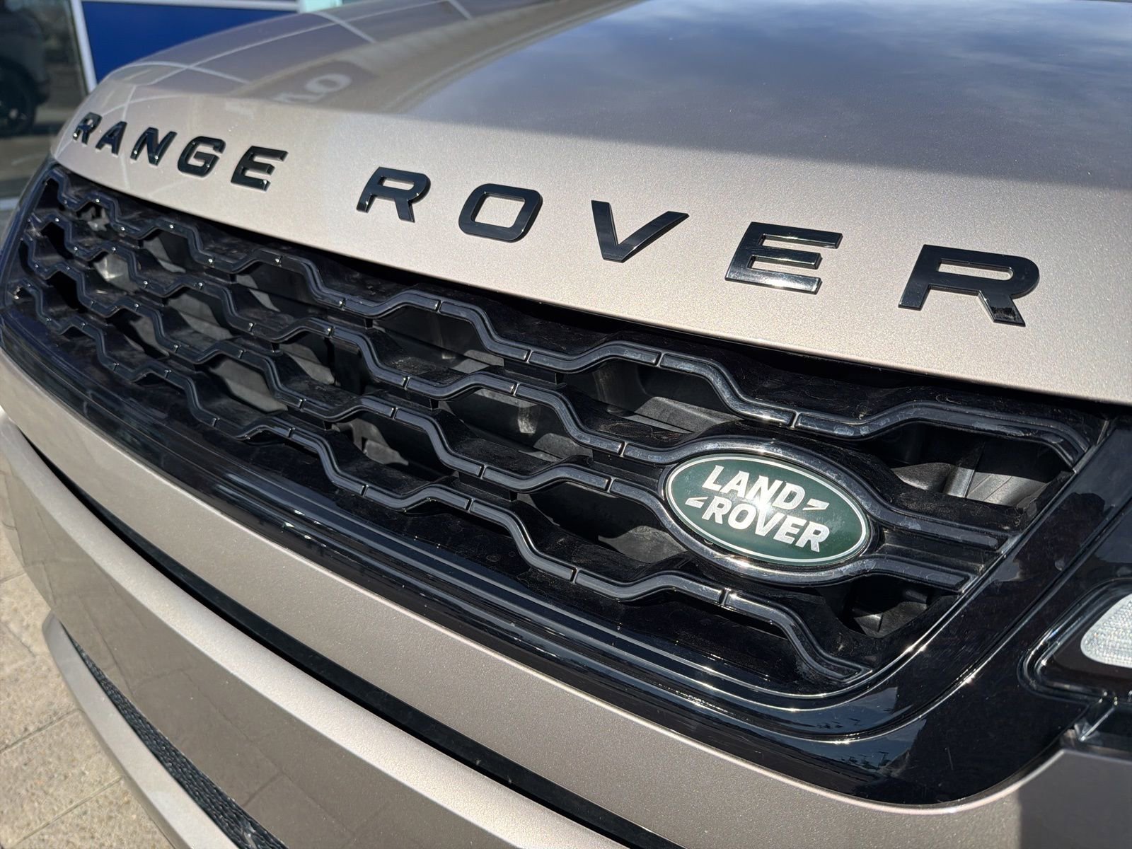 Used 2023 Land Rover Range Rover Evoque R-Dynamic SE image 6