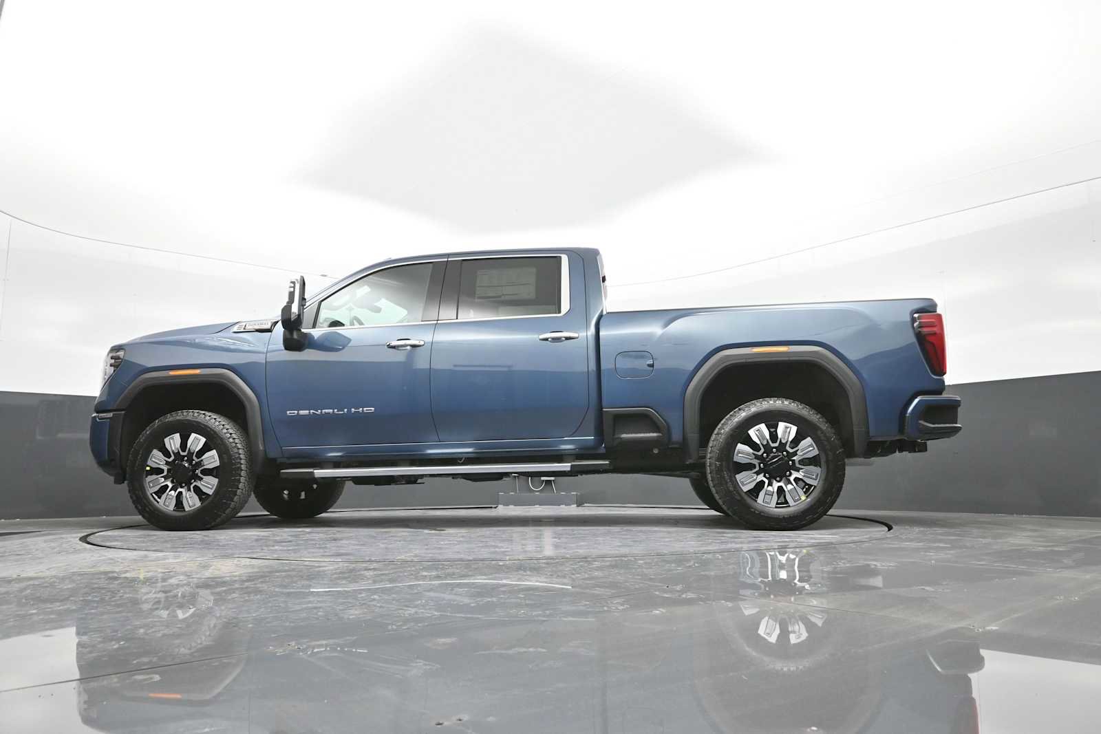 New 2026 GMC Sierra 2500 Denali w/ Denali Reserve Package AWD/4WD image 38