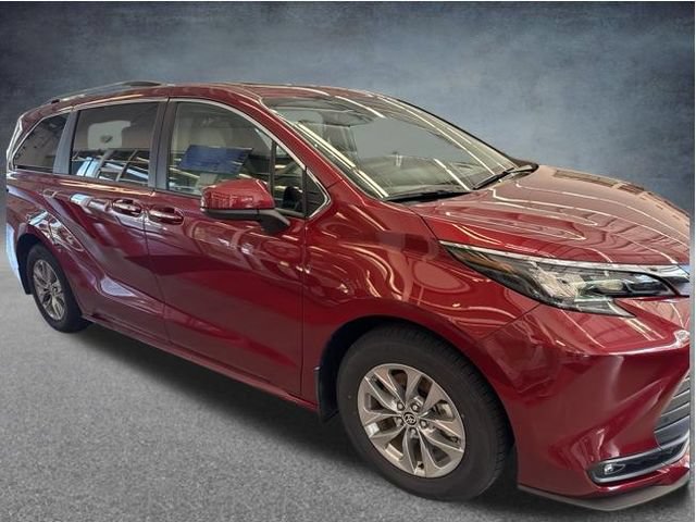 Used 2026 Toyota Sienna XLE FWD image 9