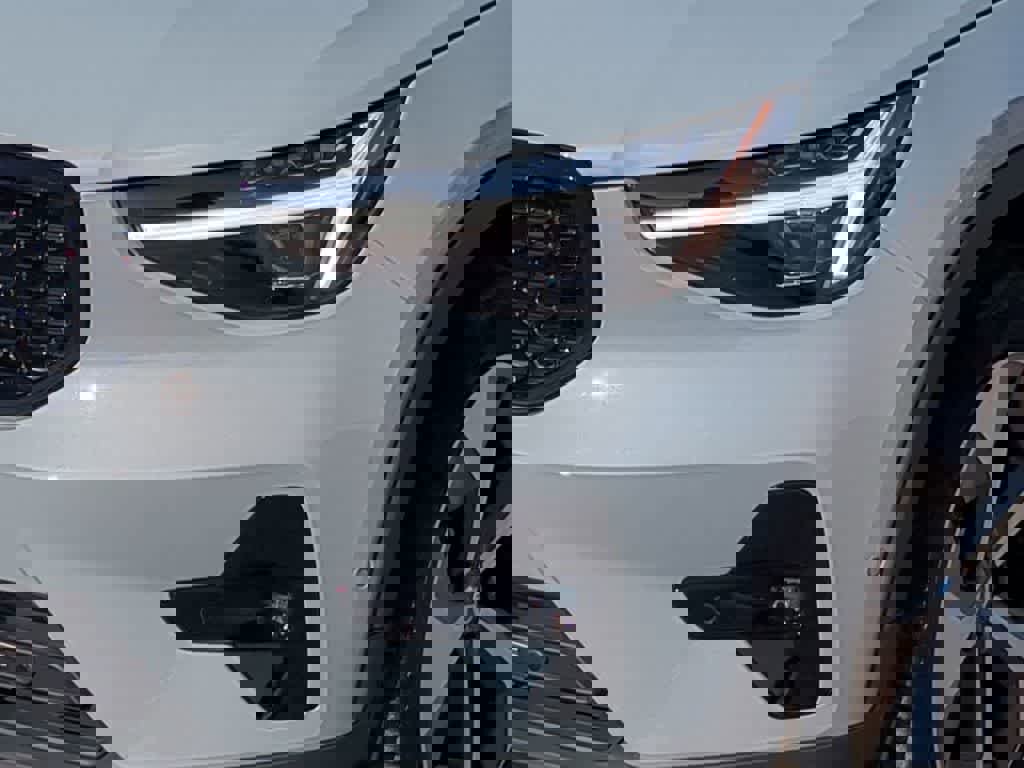 Used 2026 Volvo XC40 B5 Plus w/ Protection Package Premier image 10