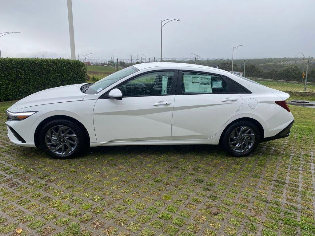 New 2026 Hyundai Elantra Hybrid FWD image 22