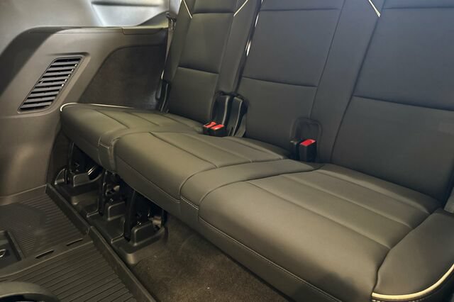New 2026 Cadillac Escalade Sport w/ LPO, ONYX Package AWD/4WD image 16
