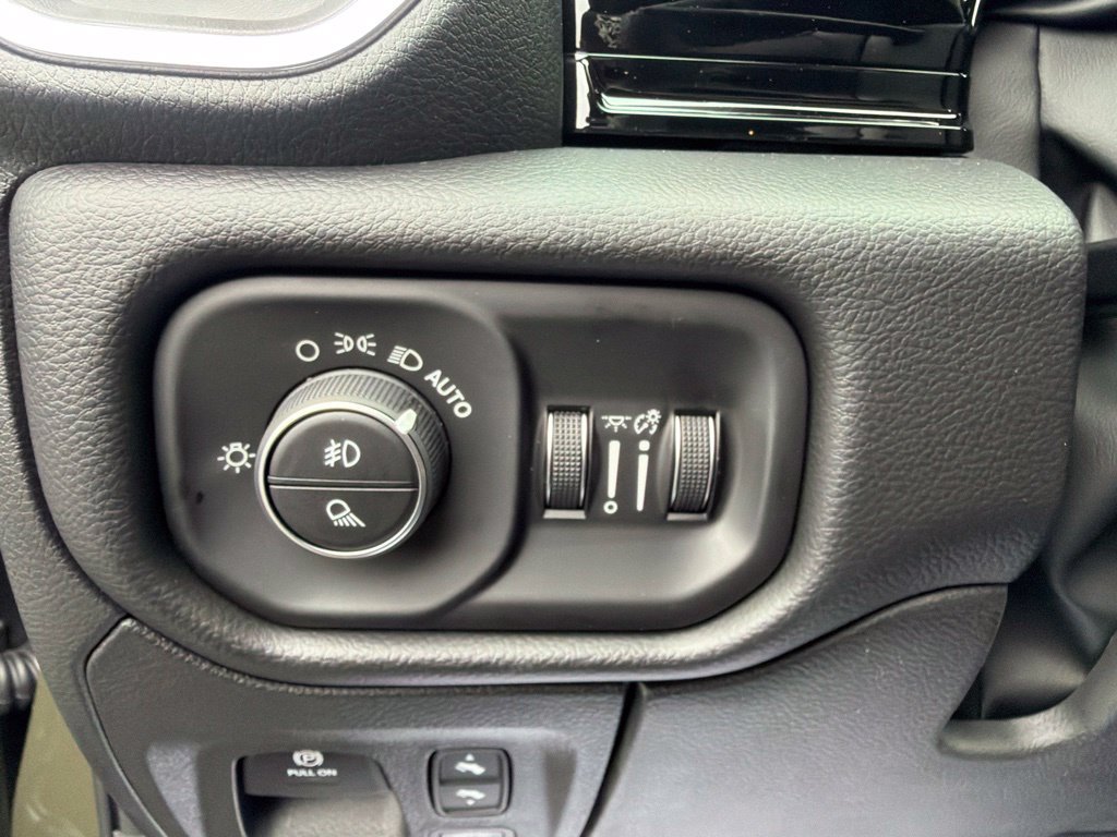 New 2026 RAM 1500 Laramie AWD/4WD image 18