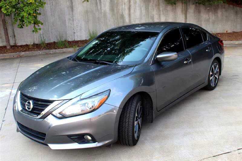 Used 2017 Nissan Altima 2.5 SR w/ LED Appearance Package image 2