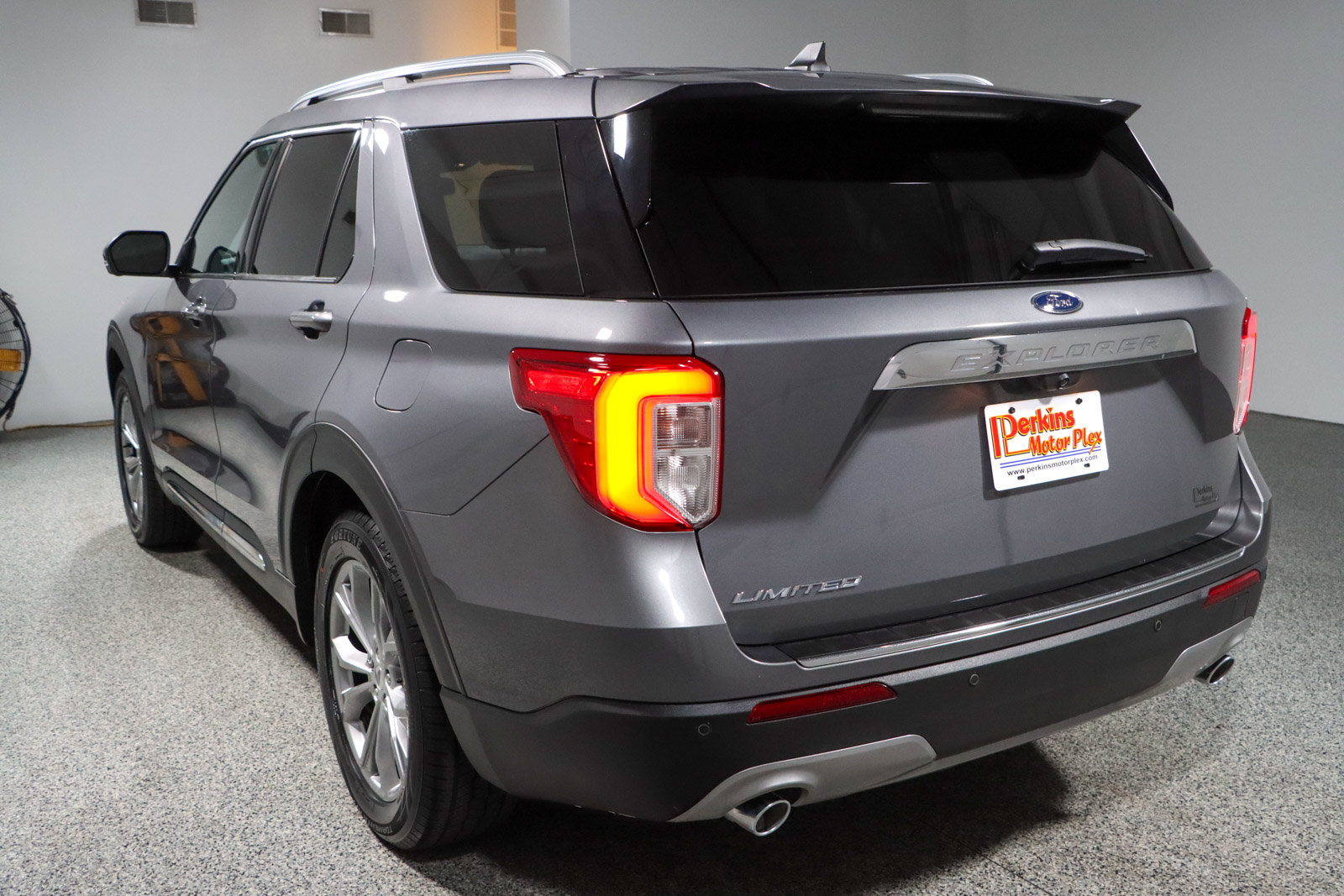 Used 2022 Ford Explorer Limited w/ Equipment Group 301A RWD image 9