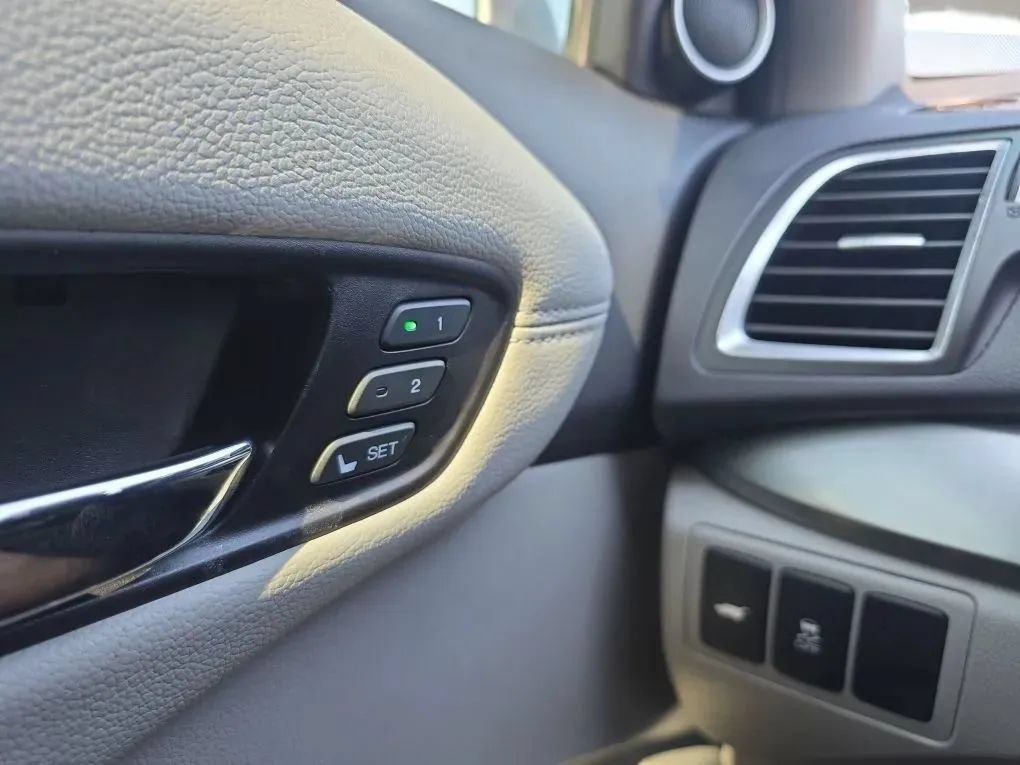 Used 2018 Acura RDX w/ Tech & AcuraWatch Plus Pack AWD/4WD image 26