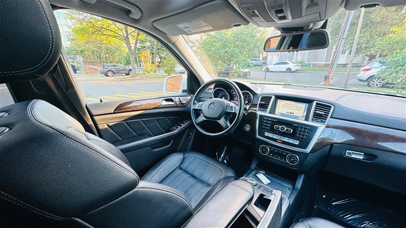 Used 2016 Mercedes-Benz GL 450 4MATIC w/ Premium I Package image 33