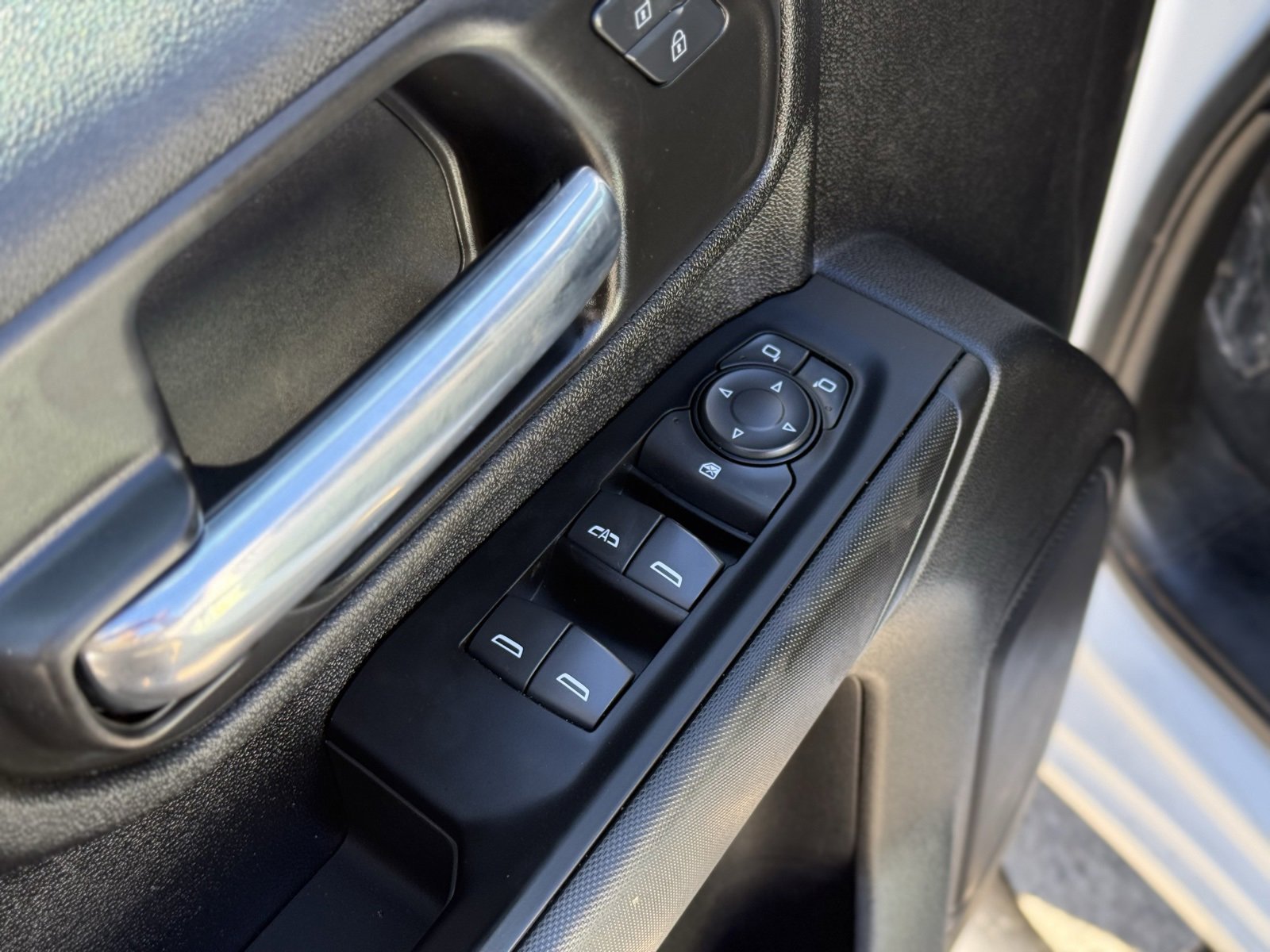 Used 2023 Chevrolet Silverado 2500 Custom w/ Custom Value Package image 15