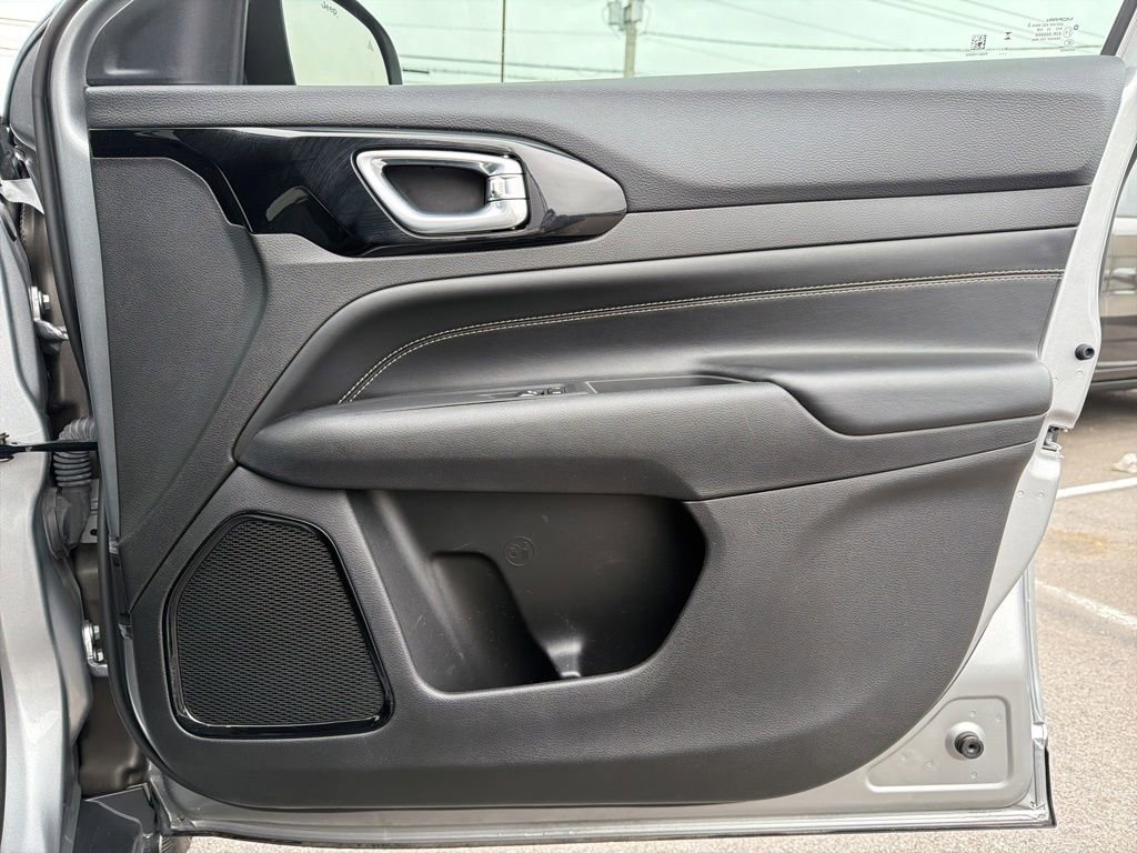 Used 2024 Jeep Compass Latitude w/ Convenience Group image 23