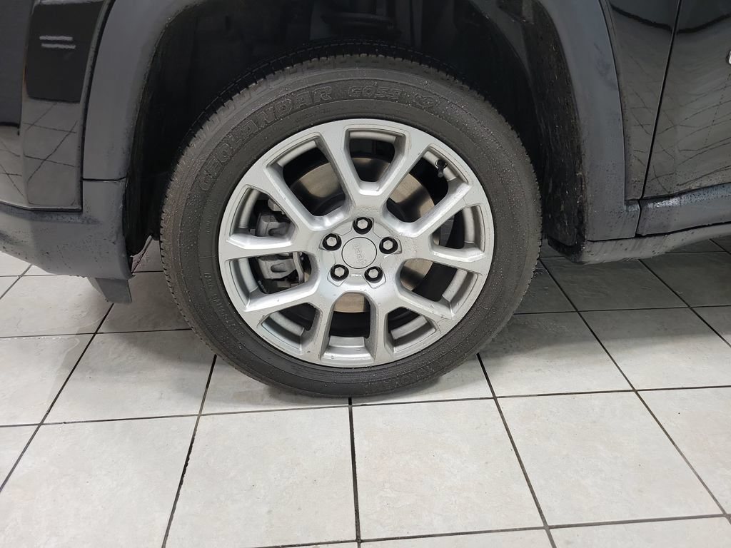 Used 2023 Jeep Compass Latitude AWD/4WD image 41