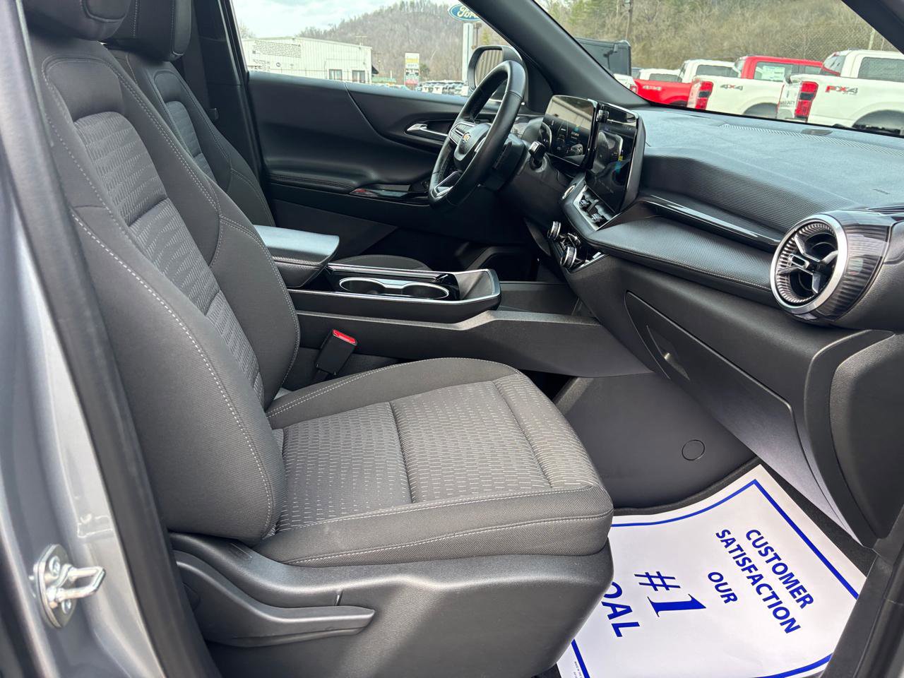 Used 2025 Chevrolet Equinox LT w/ Safety and Technology Package FWD image 13