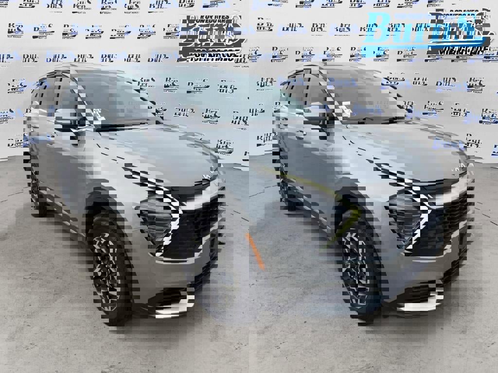 Used 2024 Kia Sportage LX image 1