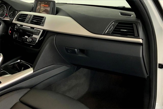 Used 2017 BMW 320i Sedan image 16