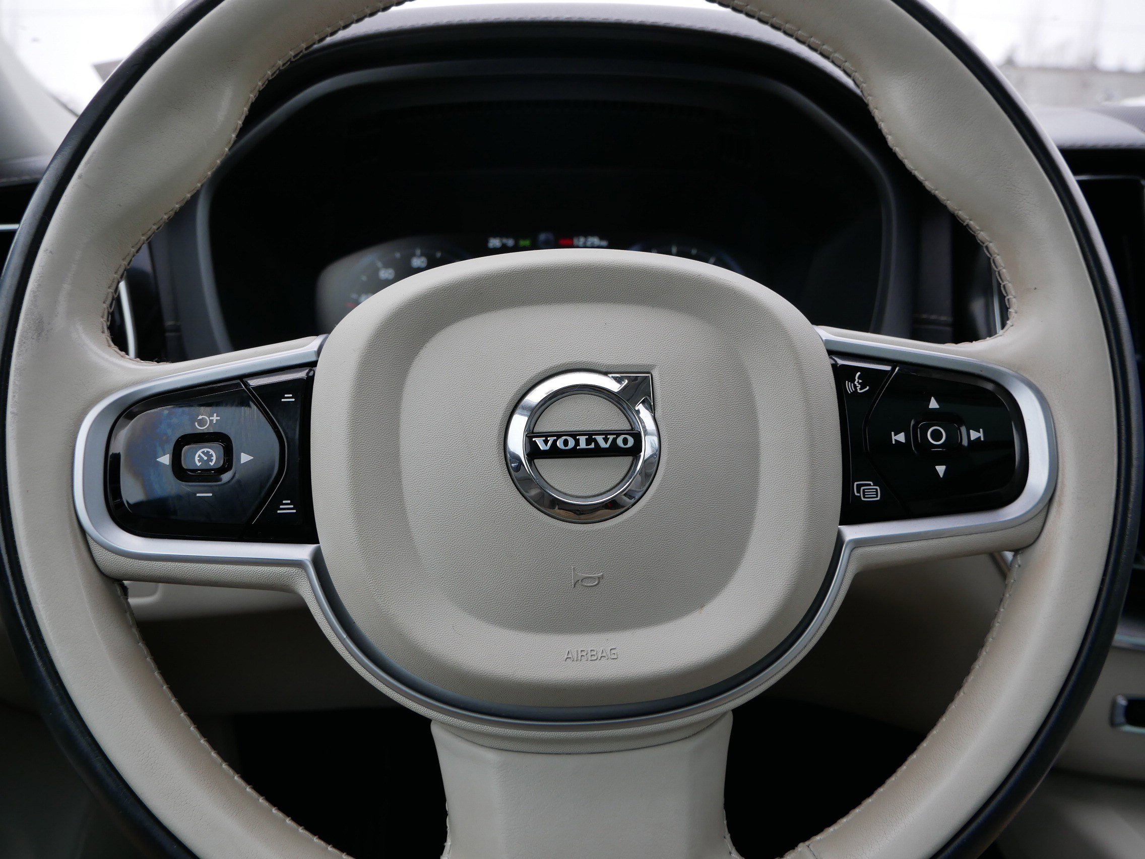 Used 2018 Volvo XC60 T5 Inscription image 25